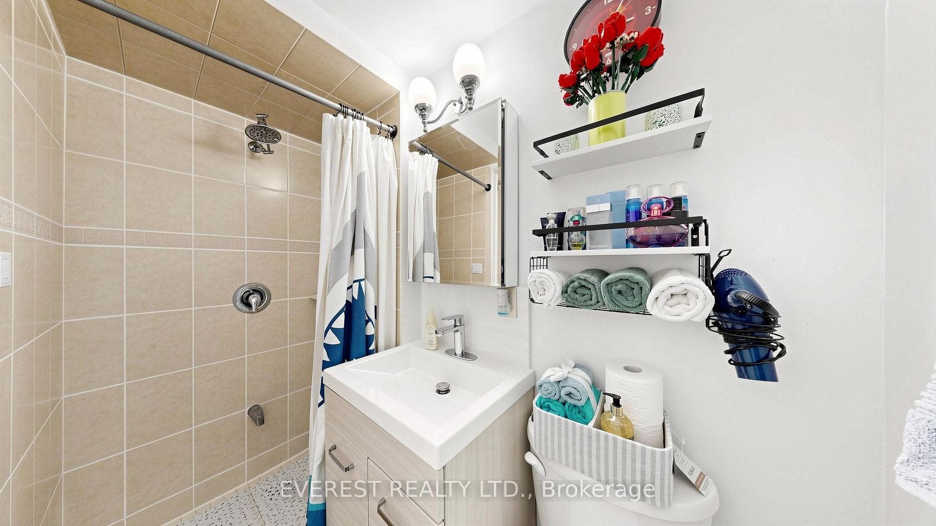 922A Danforth Road photo 36