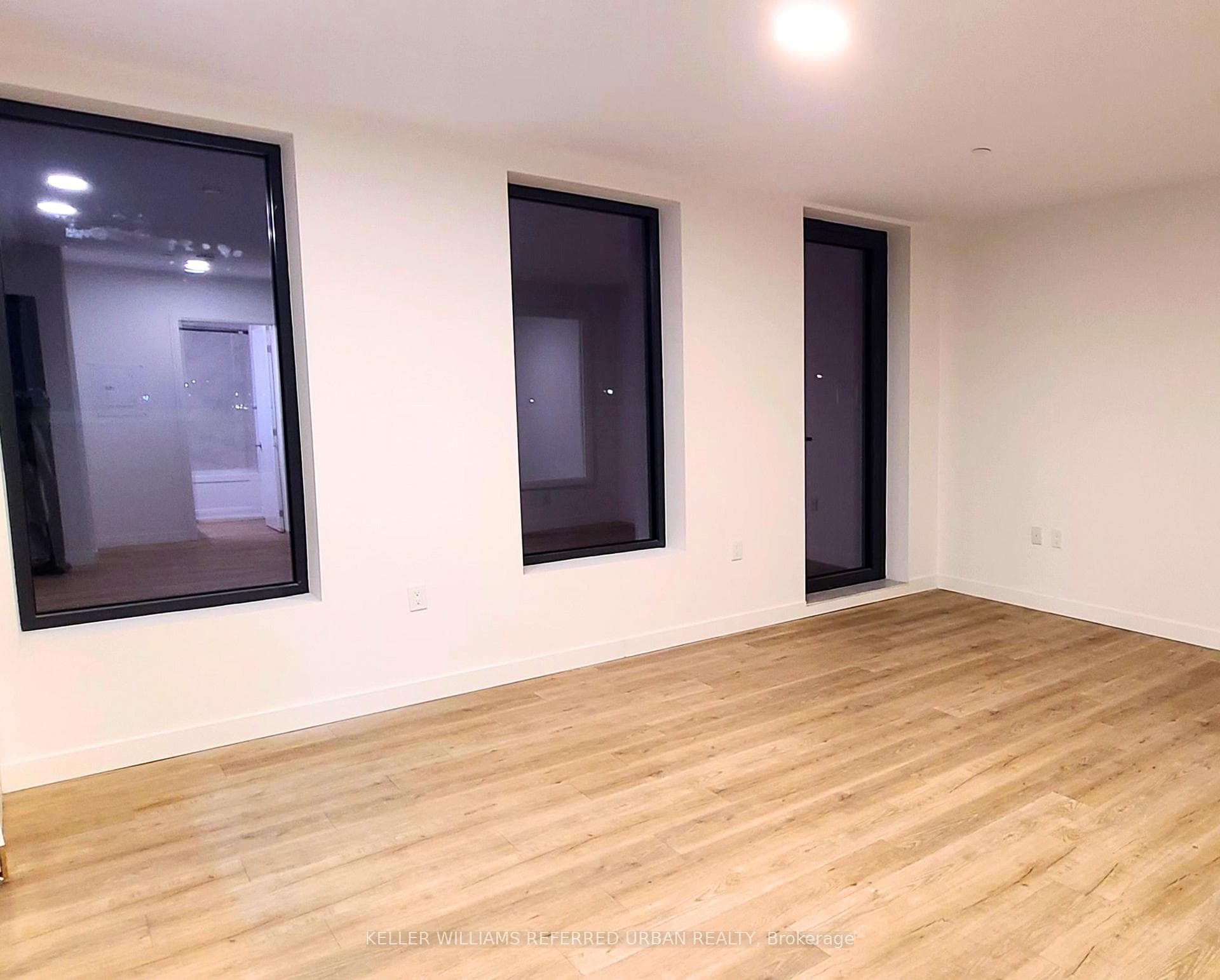 325 University Avenue Unit 410 photo 3