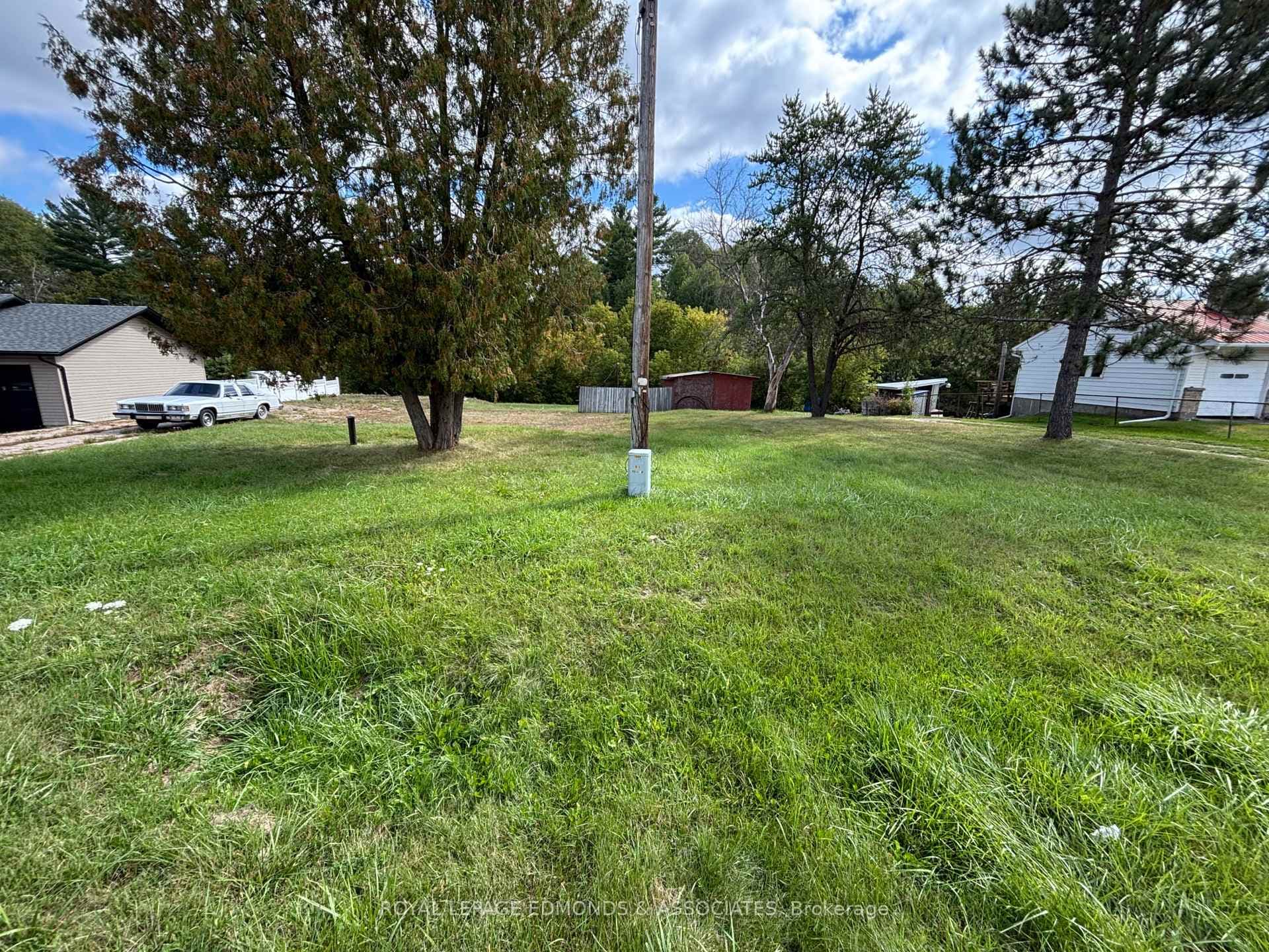 12006 Round Lake Road photo 3