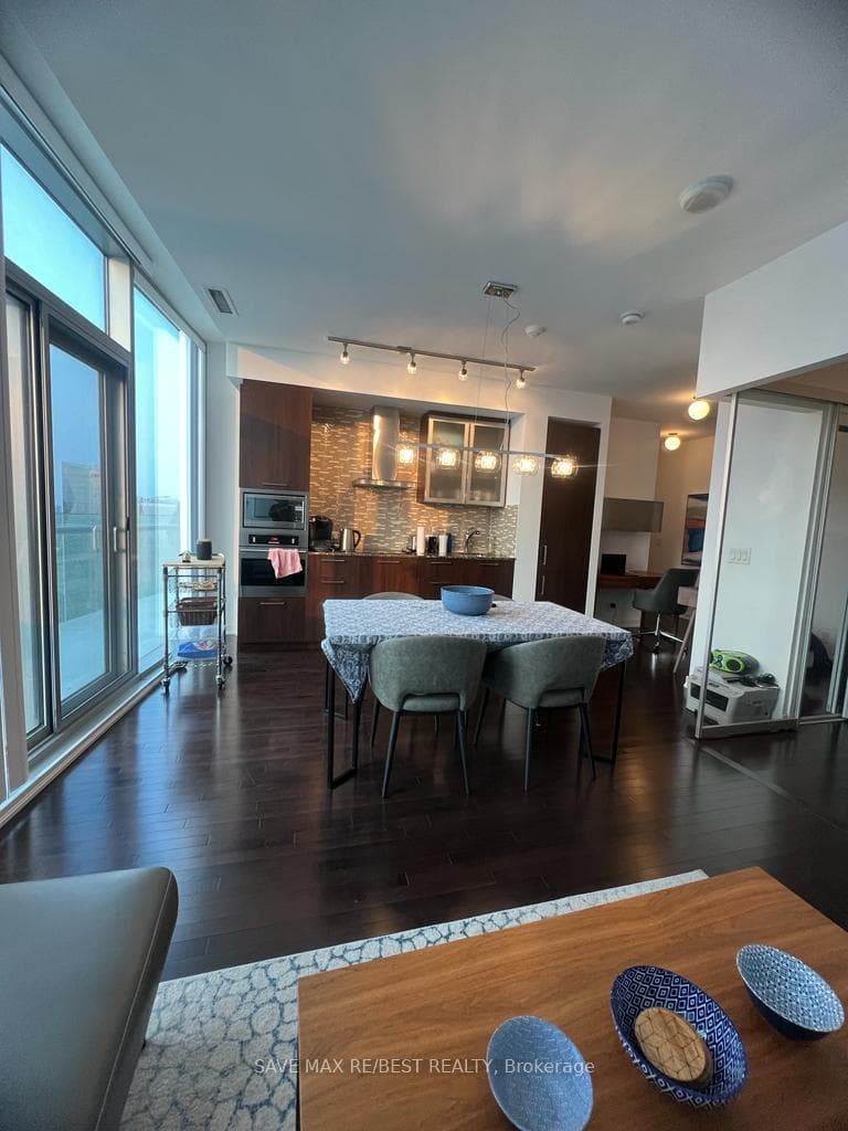 14 York Street Unit 6709 photo 7