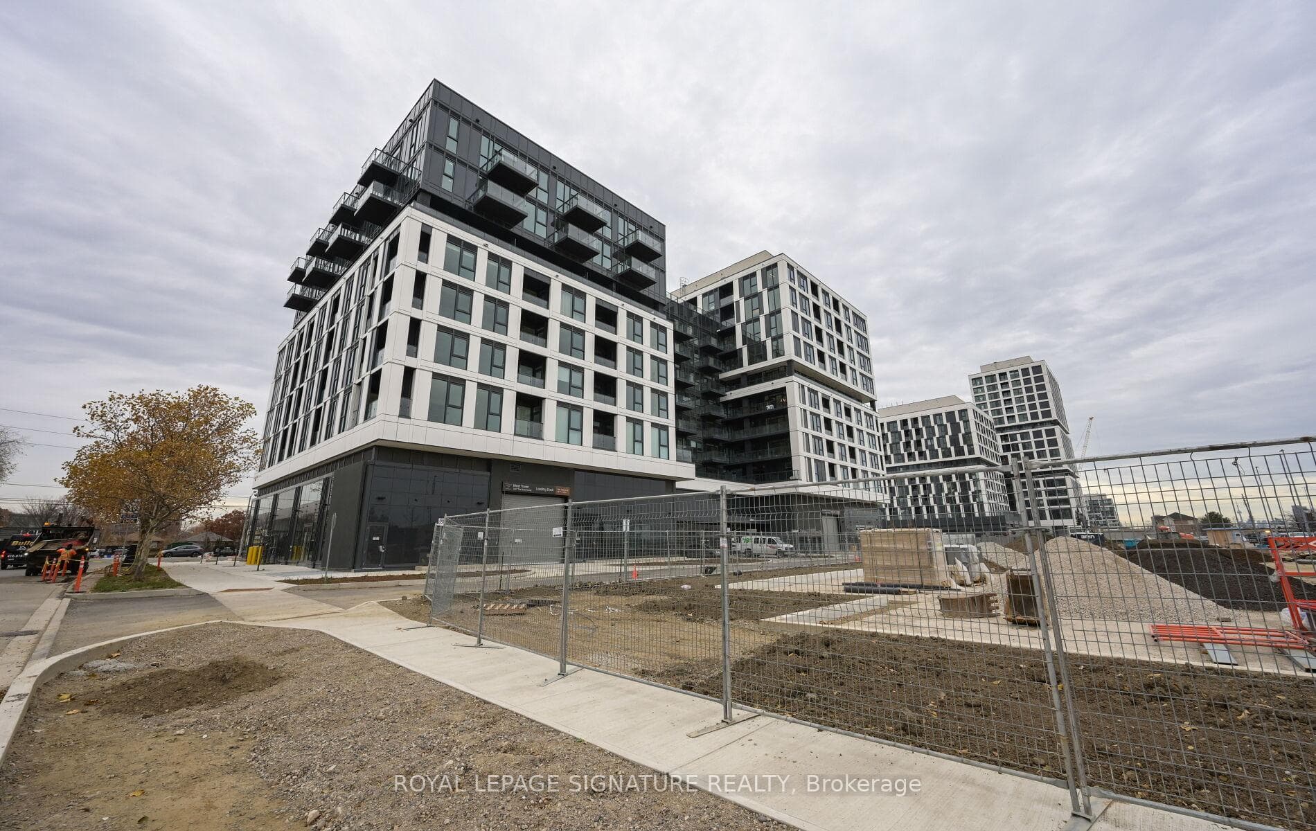 1037 The Queensway N/A Unit 707 photo 48
