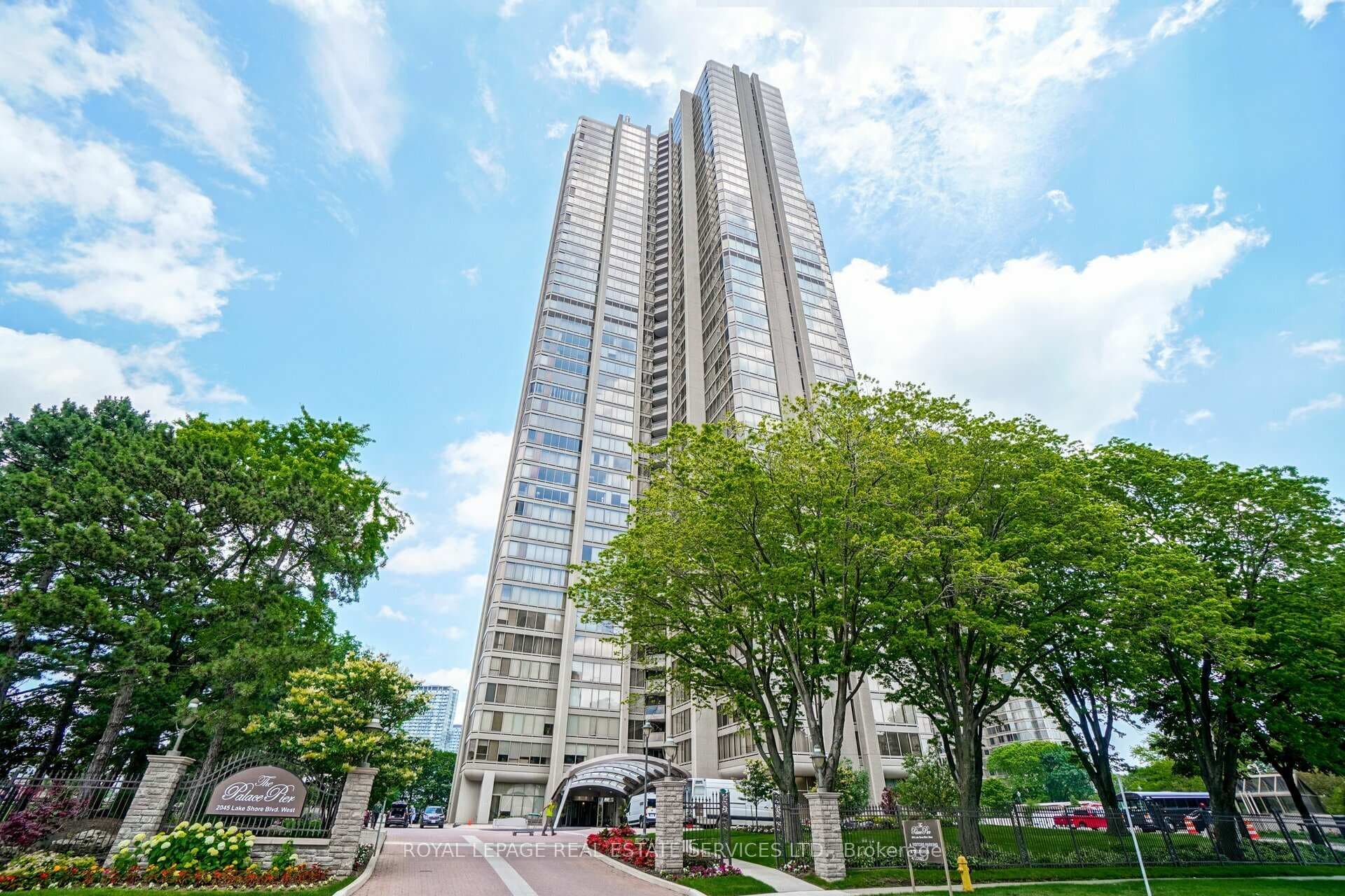 2045 Lake Shore Boulevard Unit 1701 photo 1