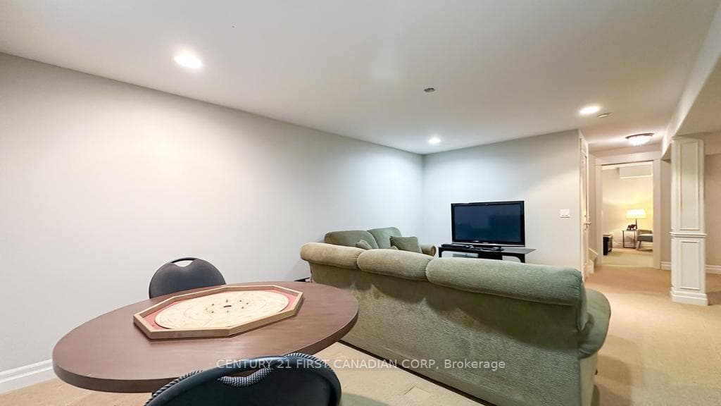 8 Harbour Park Court photo 30
