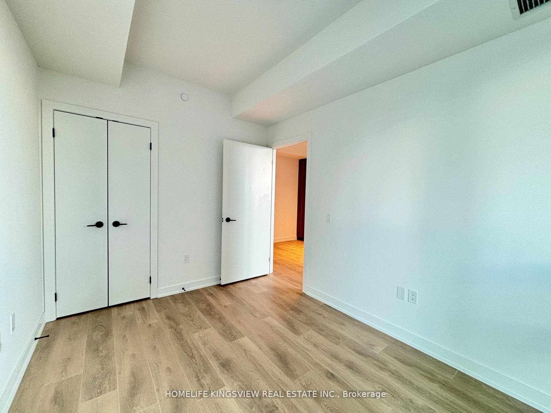 117 Broadway Avenue Unit 1813 photo 10