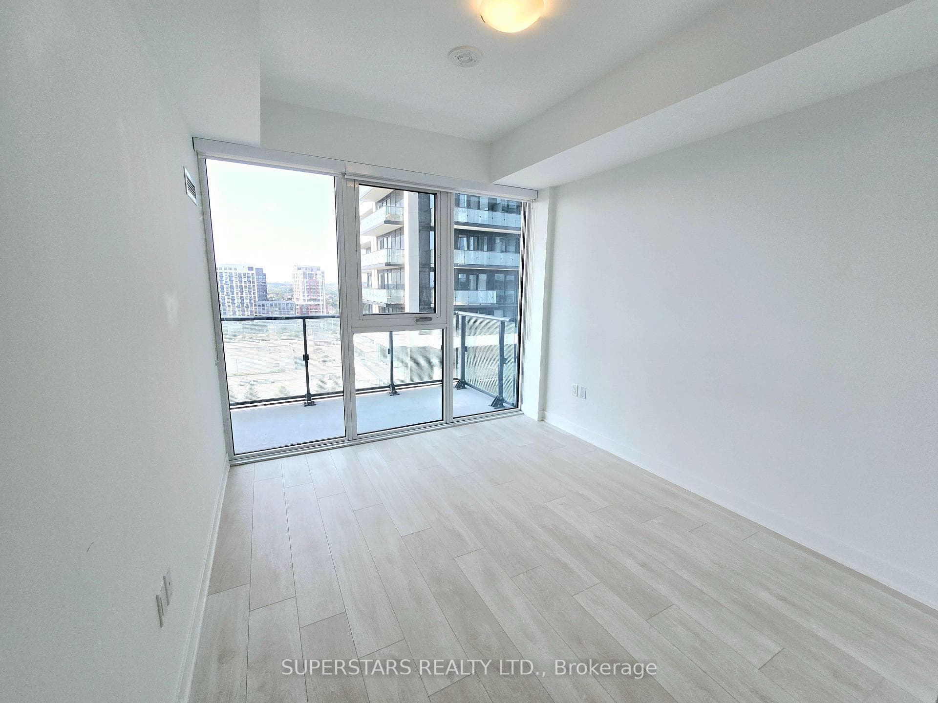 105 Oneida Crescent Unit 1401 photo 12