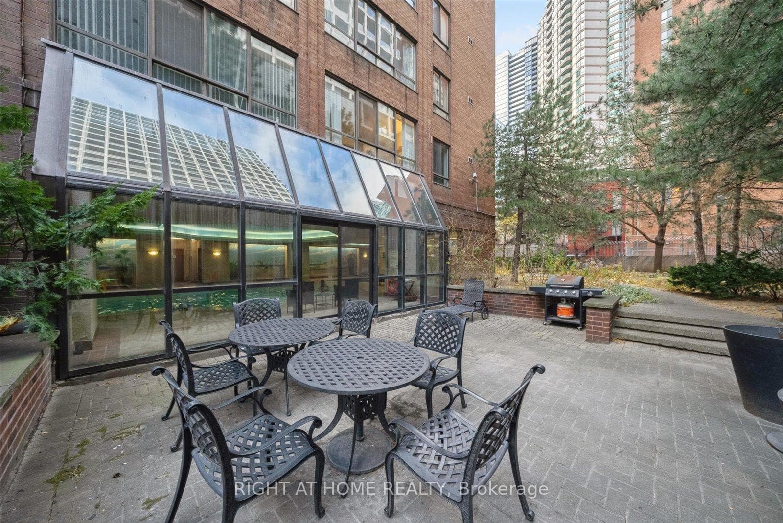 633 Bay Street Unit 1407 photo 33