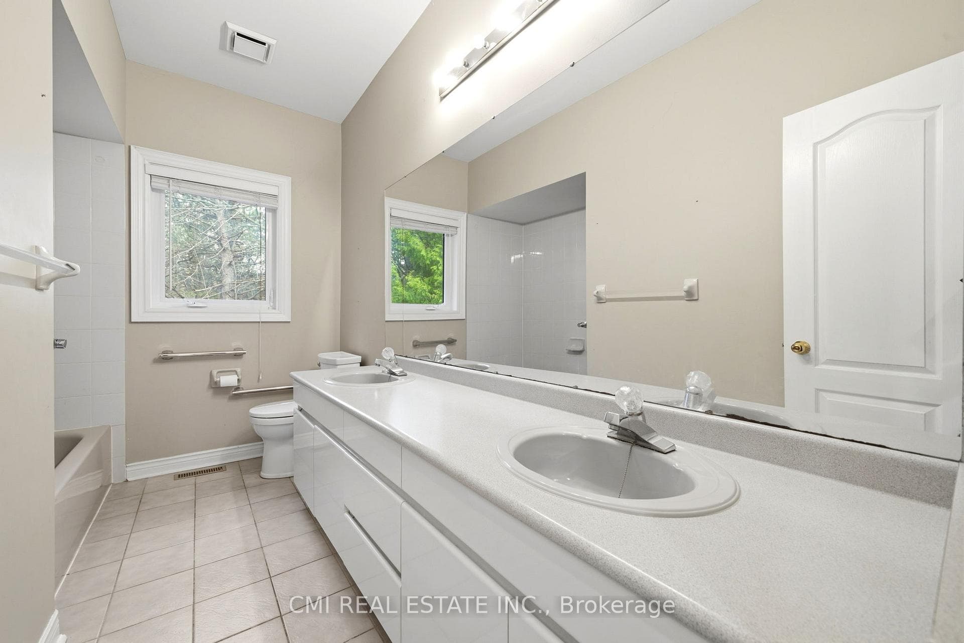 15 Treegrove Circle photo 38