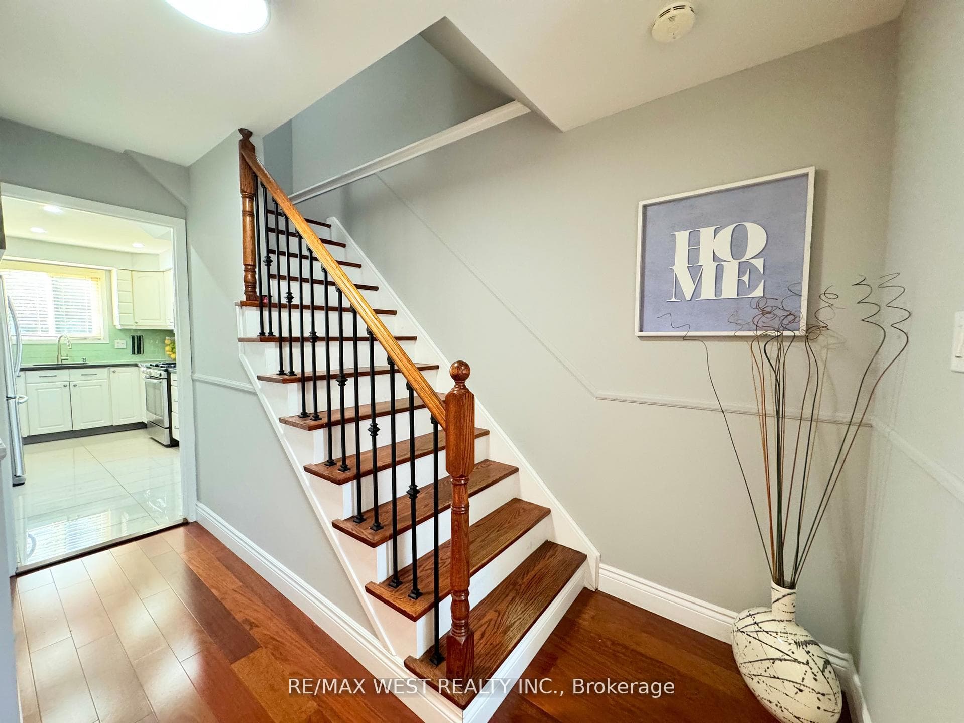 1342 Roylen Road photo 3