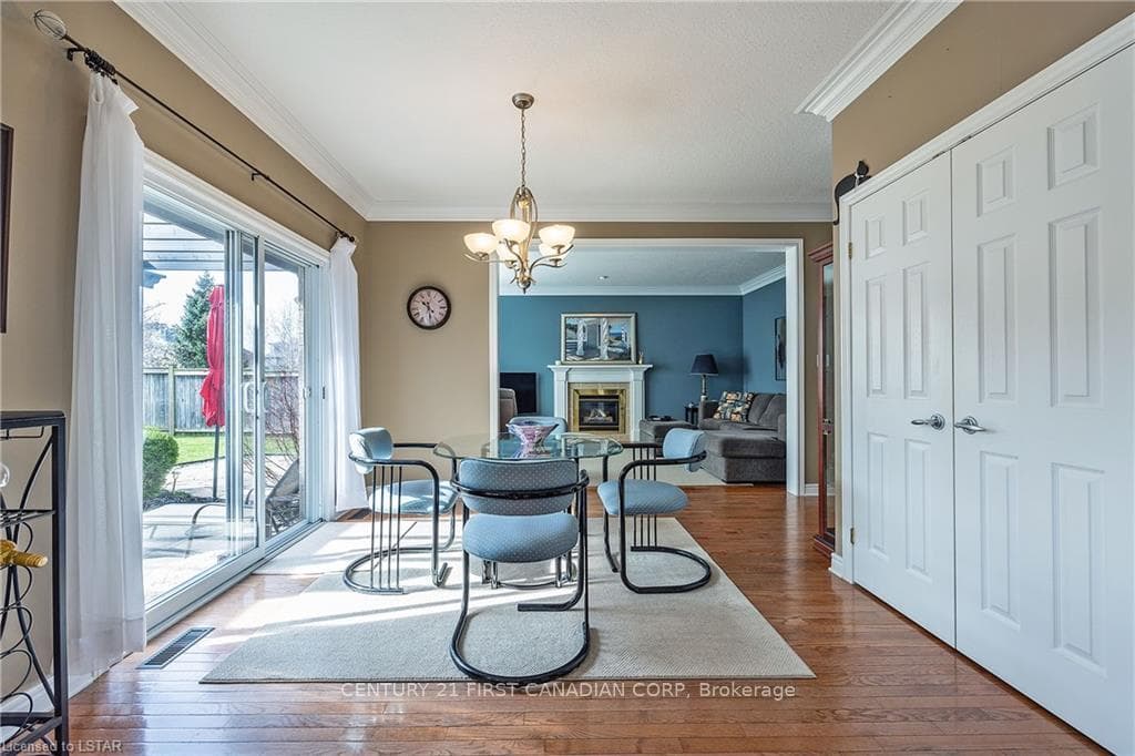 1184 THORNLEY Street photo 13