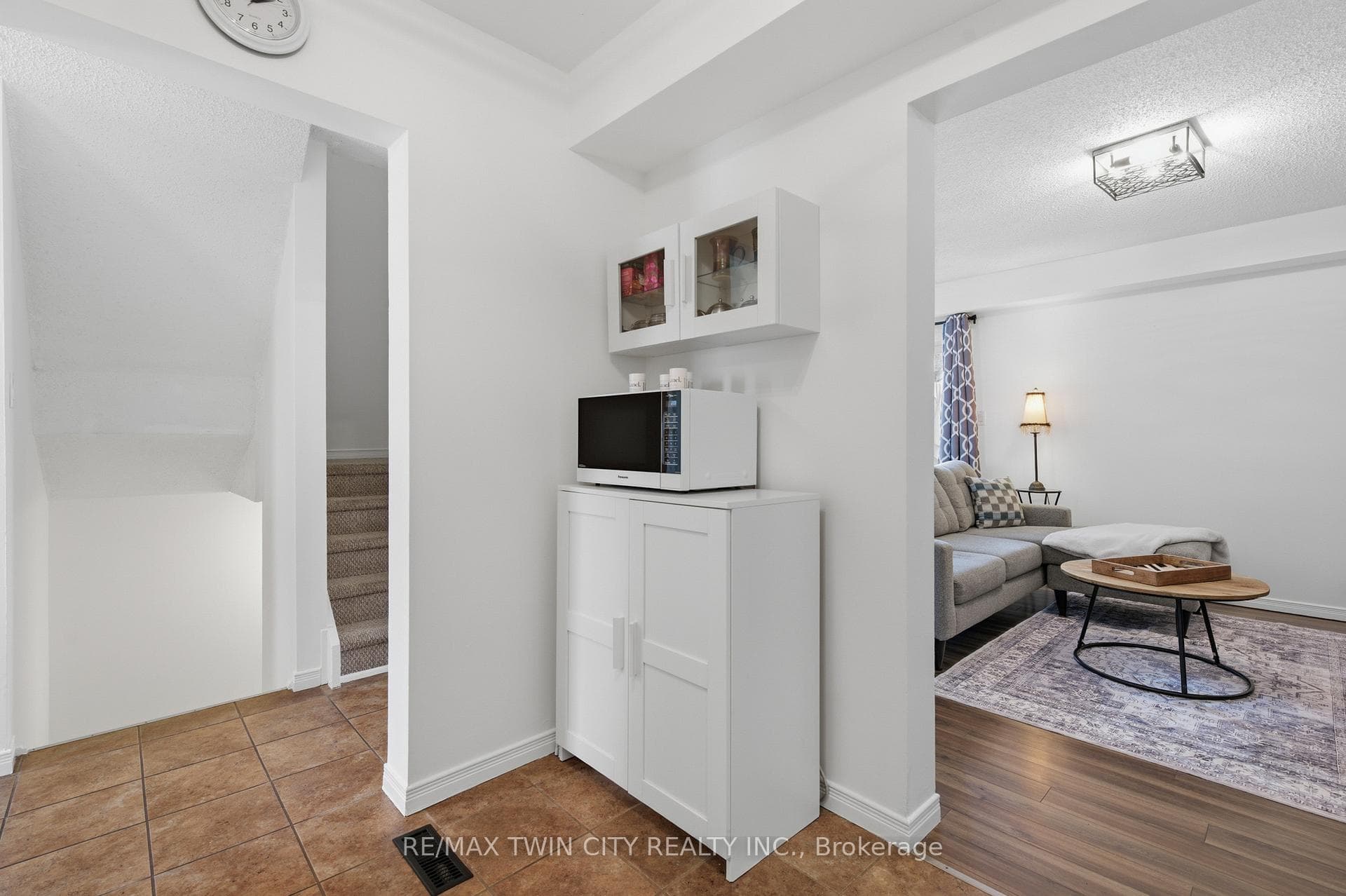 125 Sekura Crescent photo 8