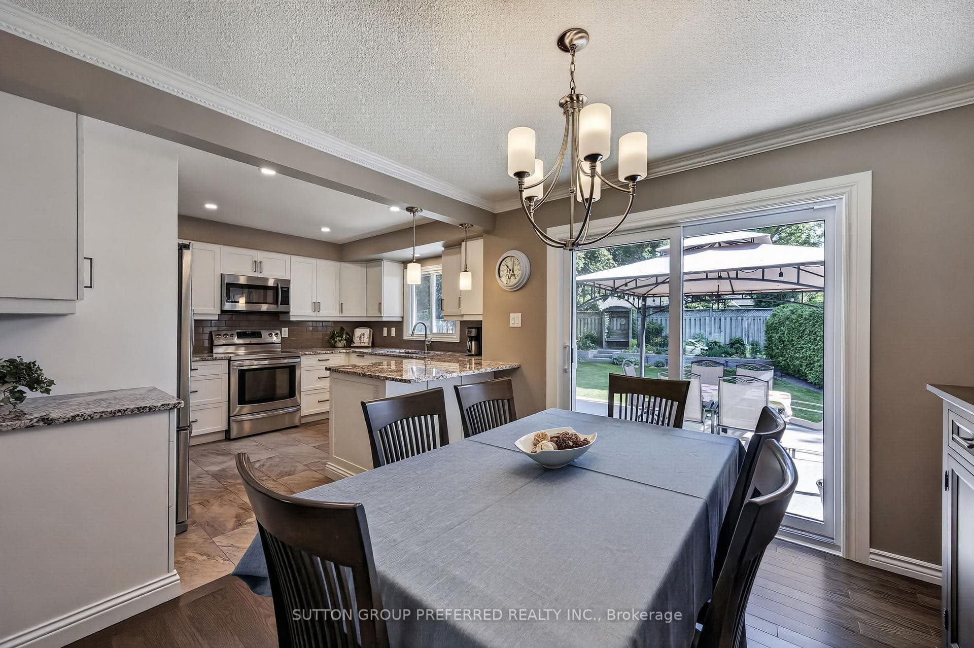 647 Glengyle Crescent photo 13