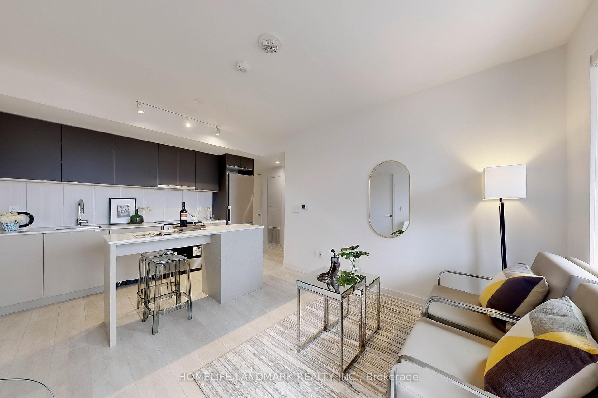 8 TIPPETT Road Unit 717 photo 7