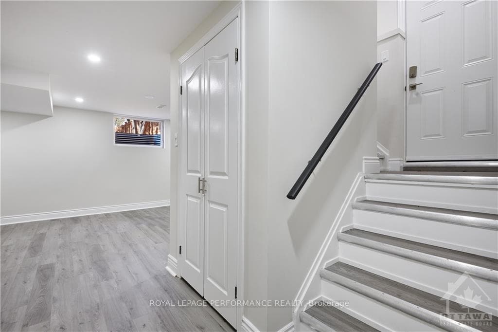 308 STONEWAY Drive Unit B photo 20
