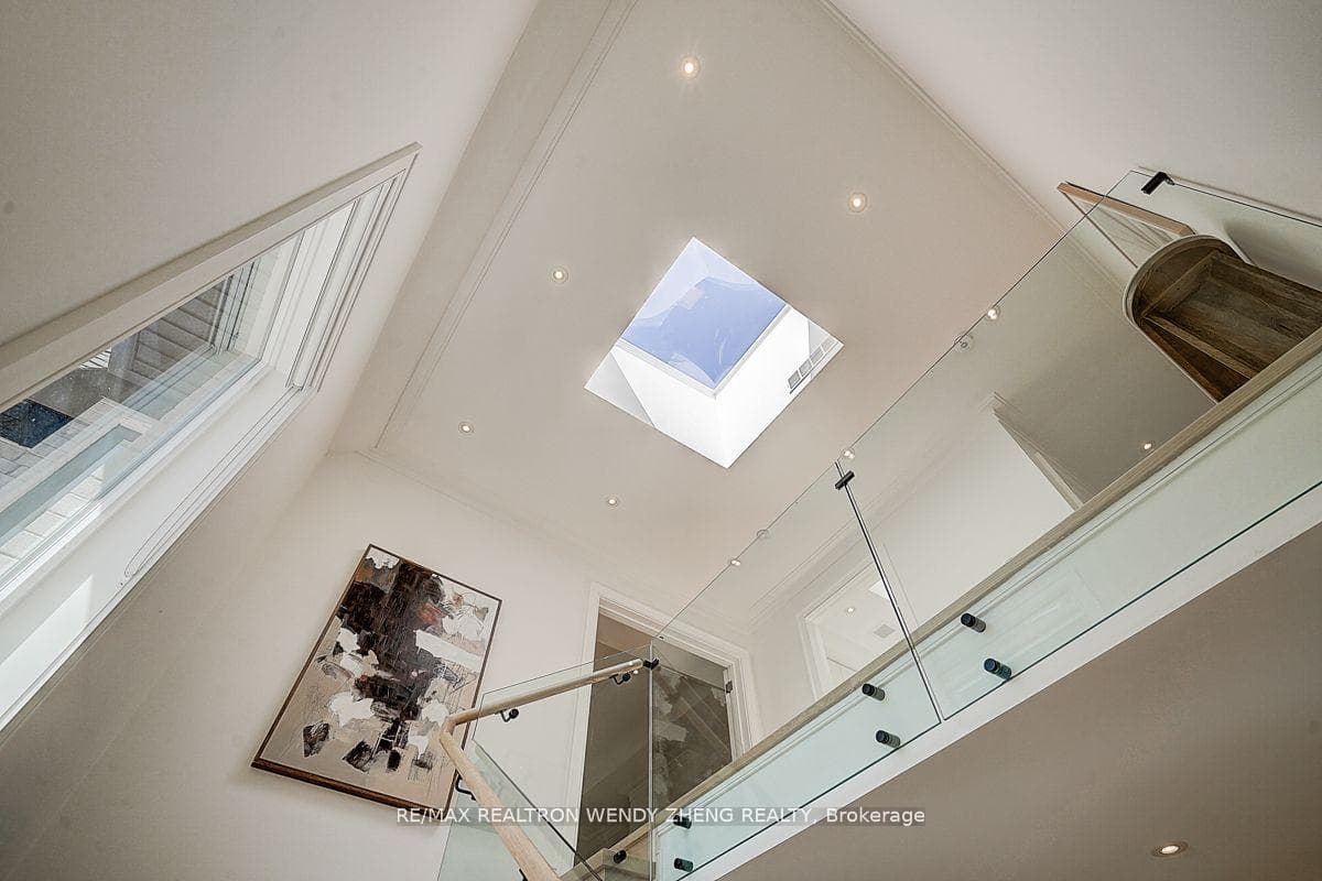 23 Cresthaven Drive photo 25