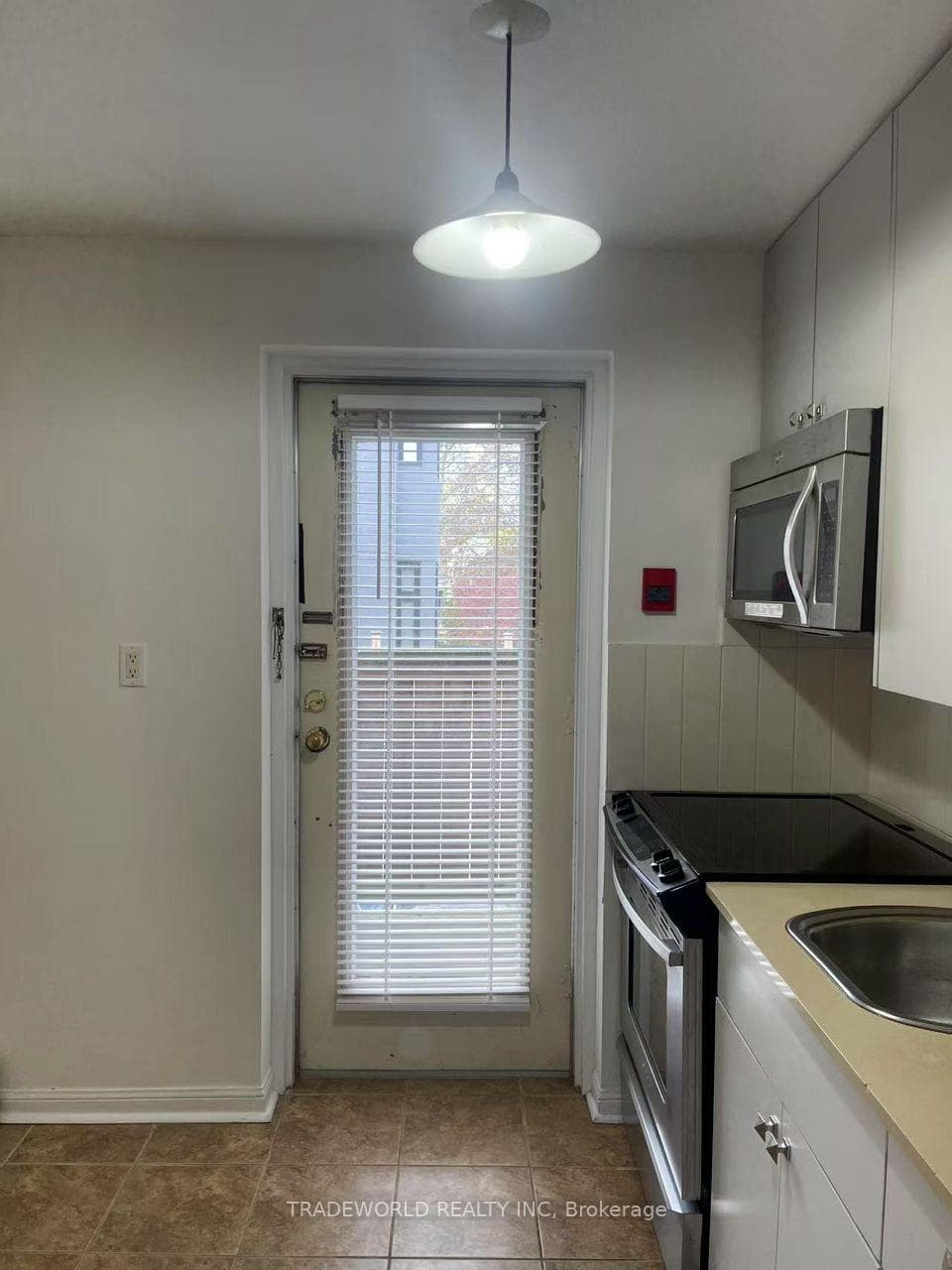 39 Oriole Parkway Unit 2 photo 3
