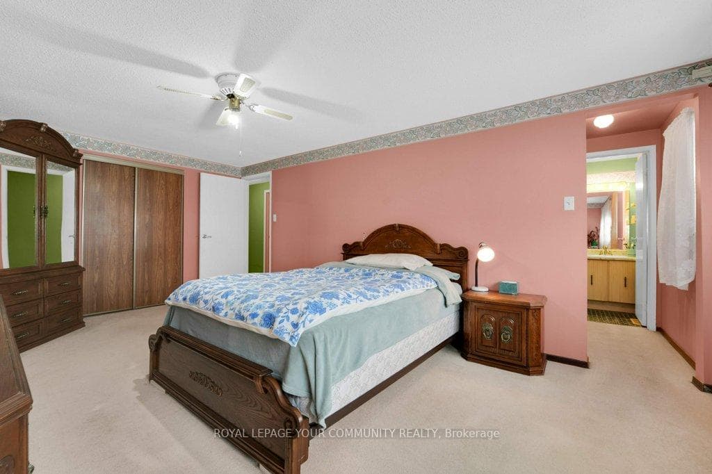 16 Mcclintock Crescent photo 29