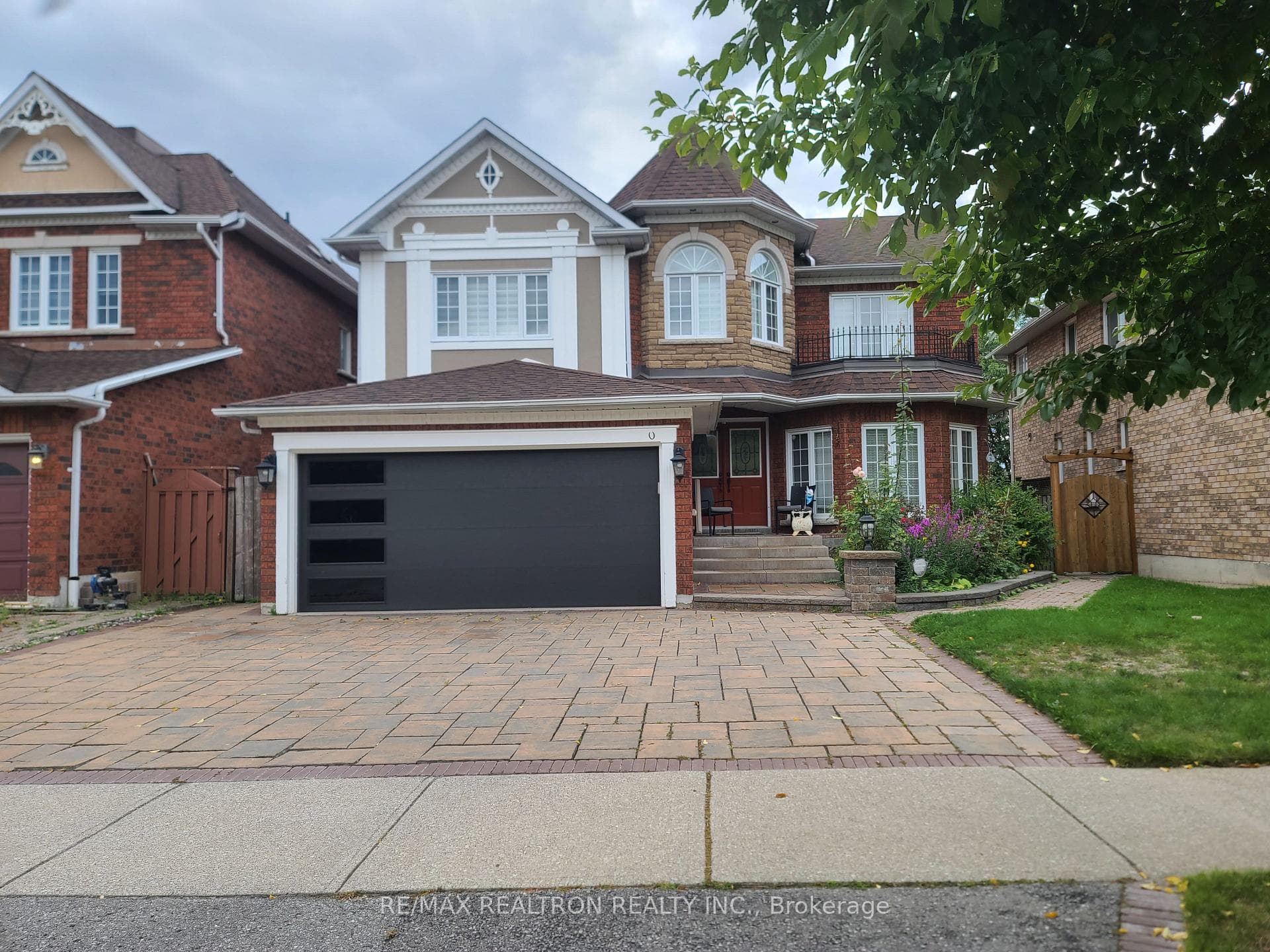 32 Dennis Drive photo 1