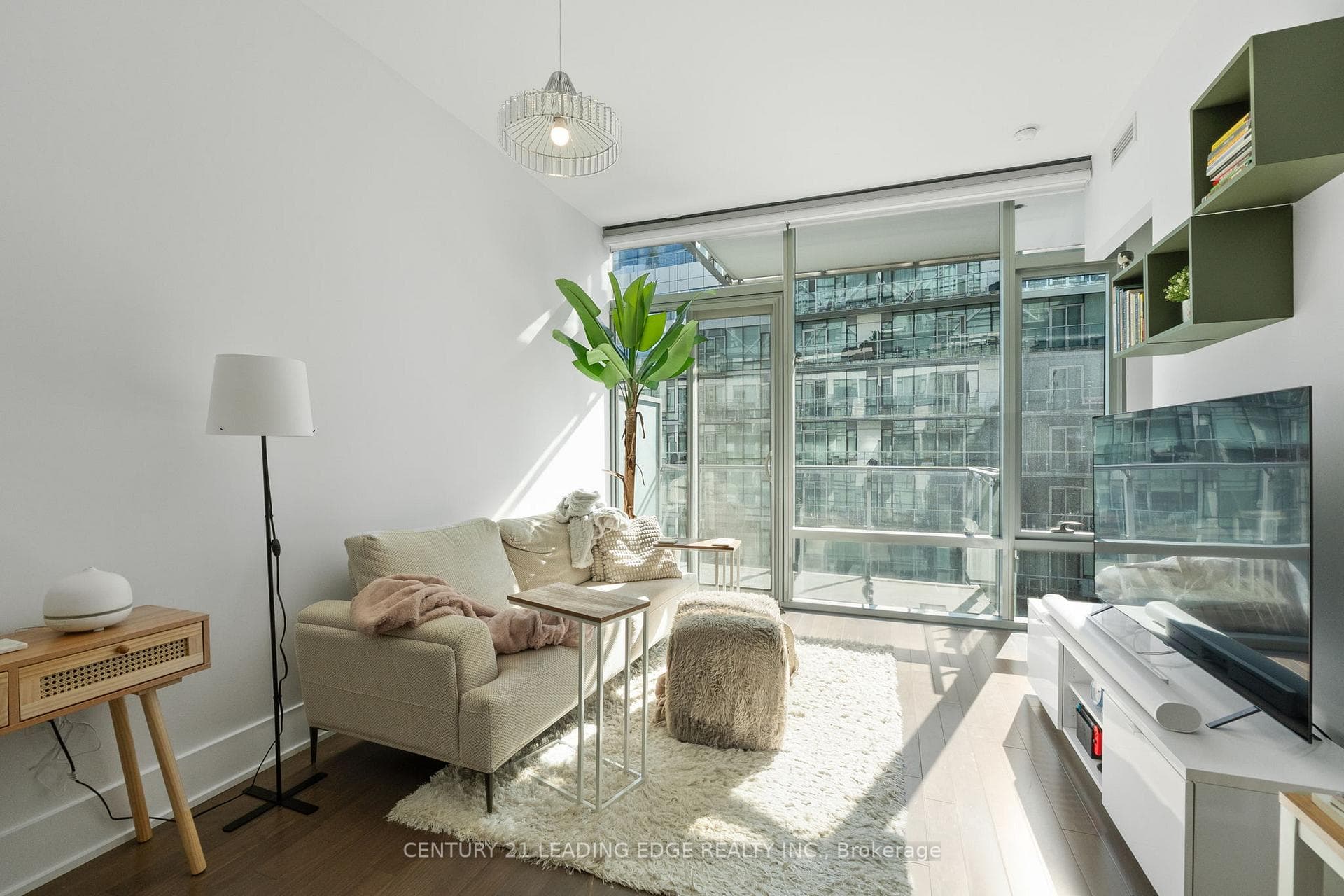 39 Queens Quay Unit 828 photo 8