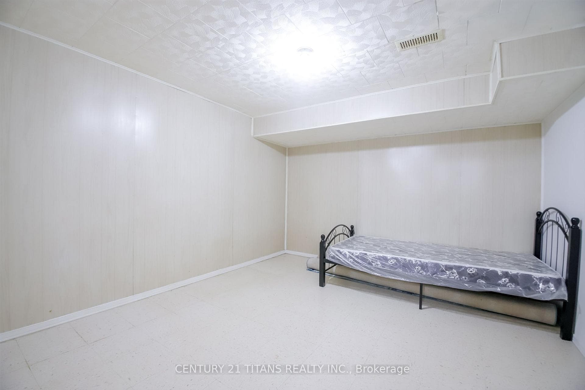 9 Minos Crescent photo 37