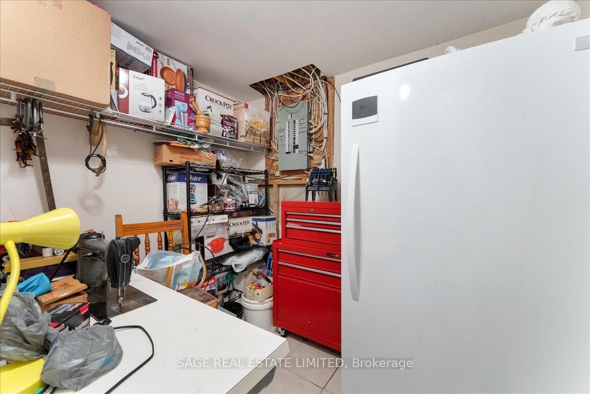 116 Butterfield Crescent photo 37