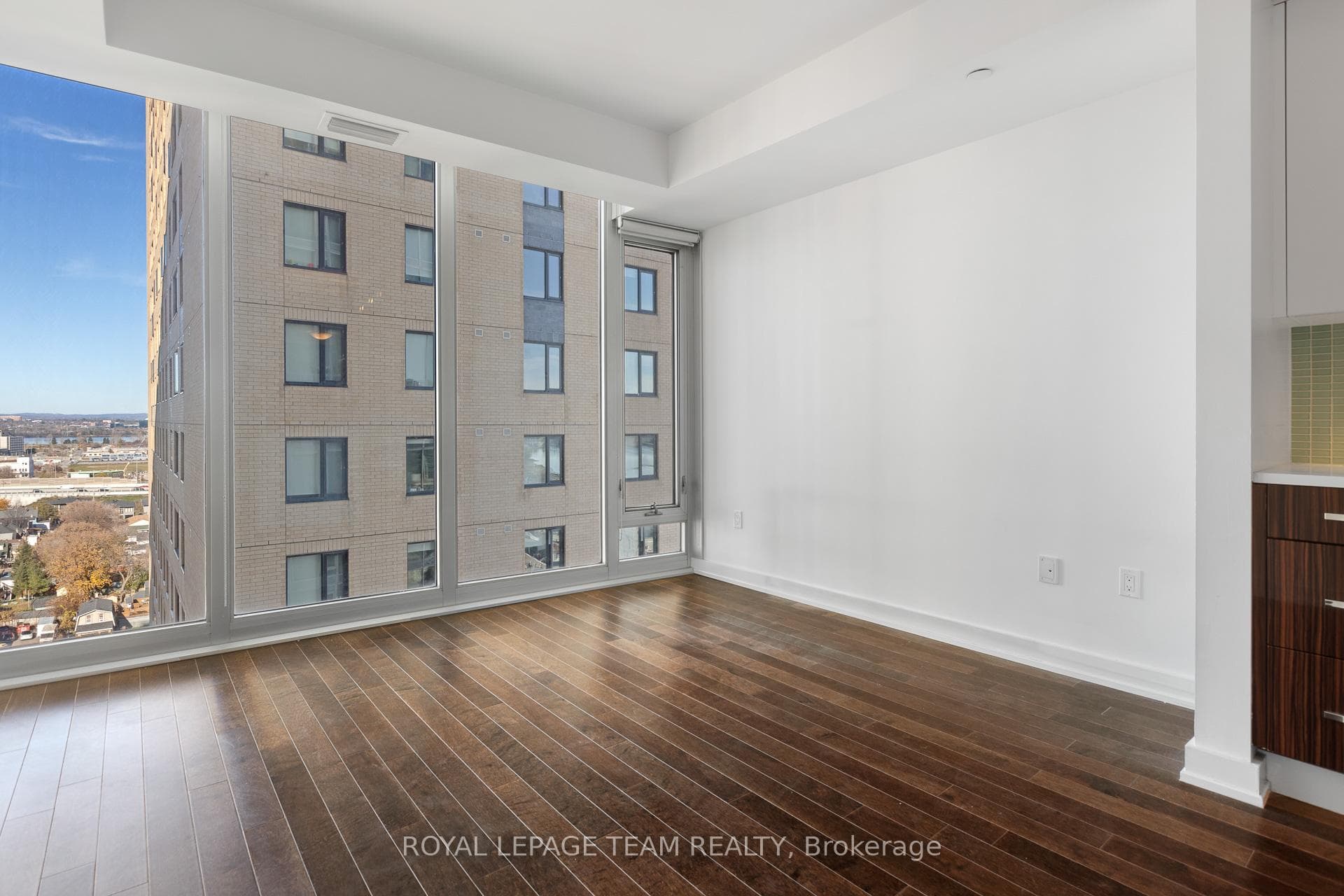 111 Champagne Avenue Unit 1506 photo 17