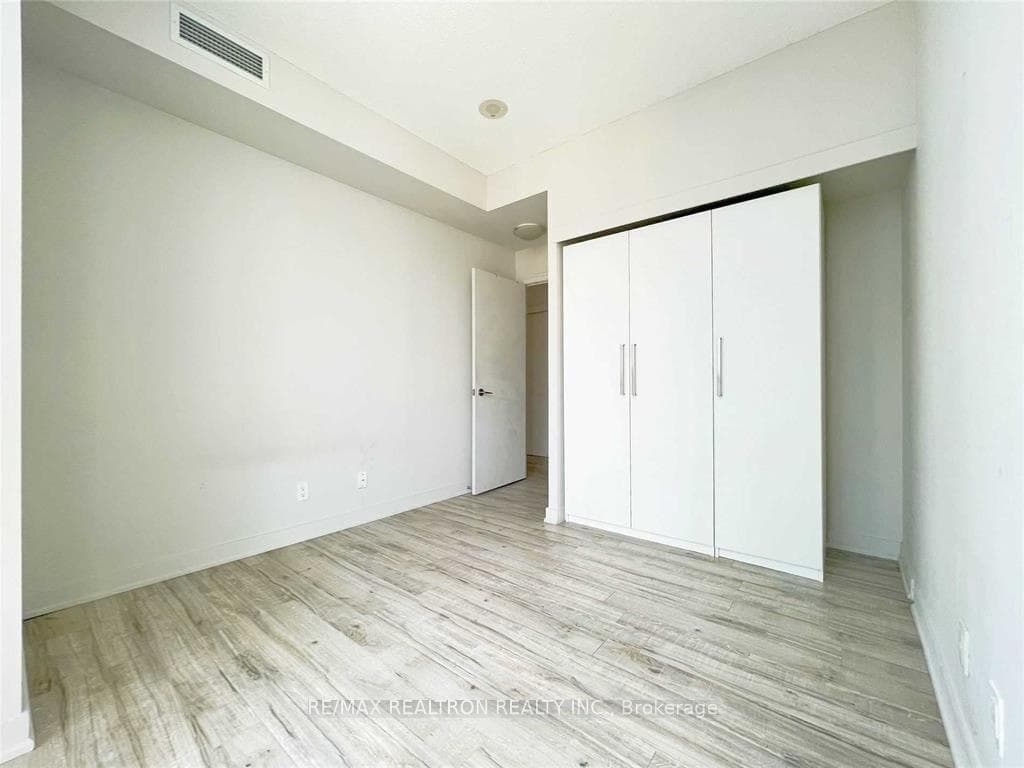 126 Simcoe Street Unit 2508 photo 6
