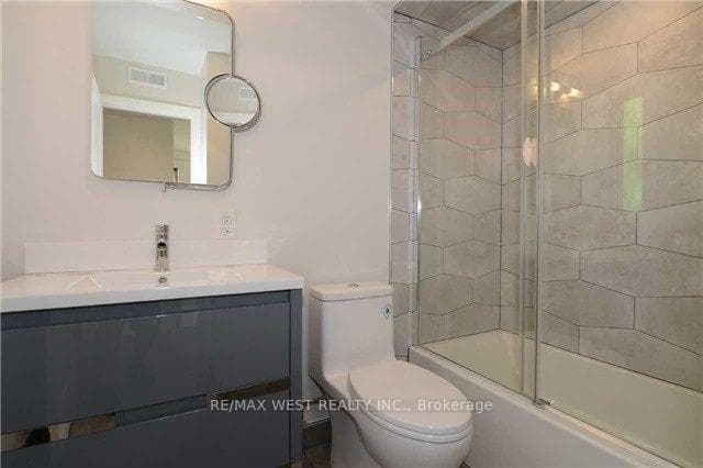 167 Quebec Avenue Unit 2nd Fl photo 17
