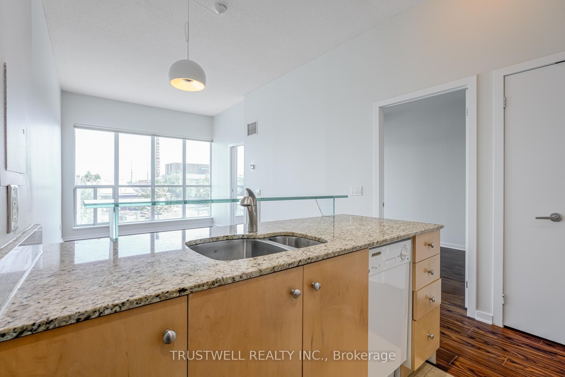 208 Queens Quay Unit 213 photo 13