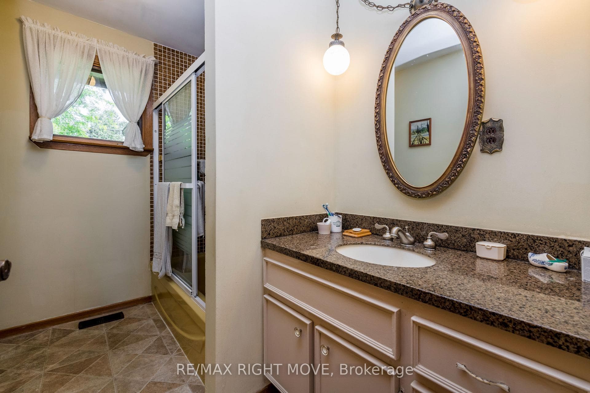 5498 Fawn Bay Road photo 14