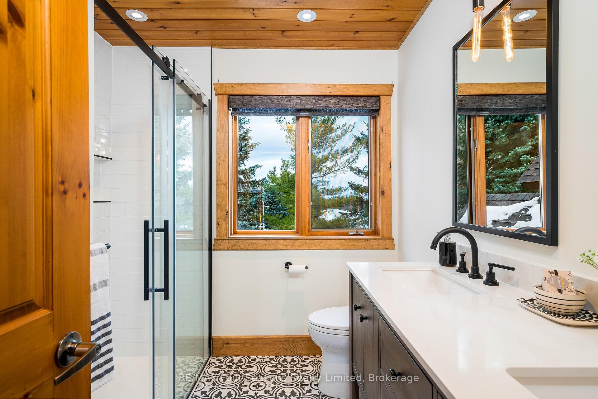 140 Alexandra Way photo 23