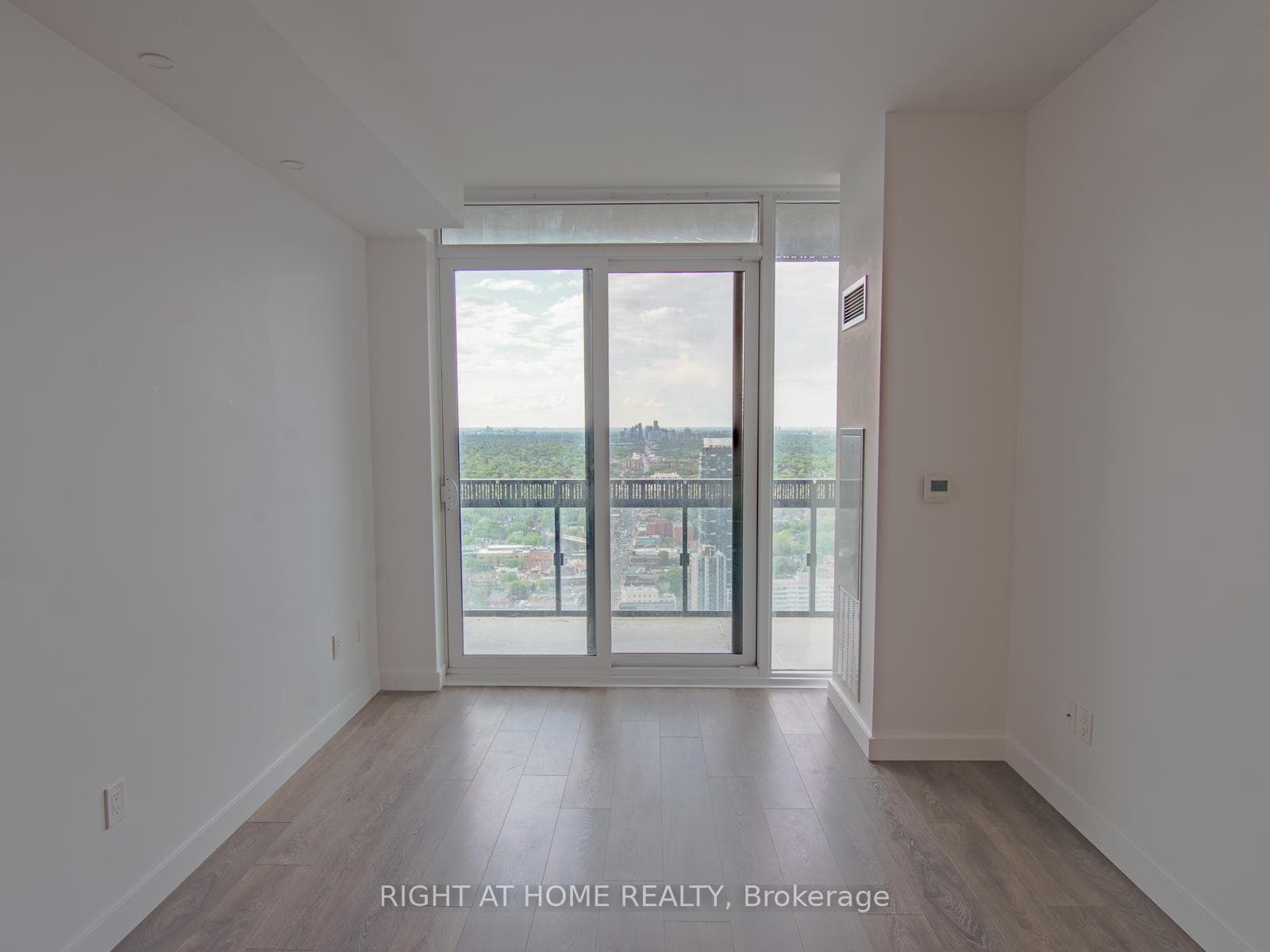 8 Eglinton Avenue Unit 3407 photo 10