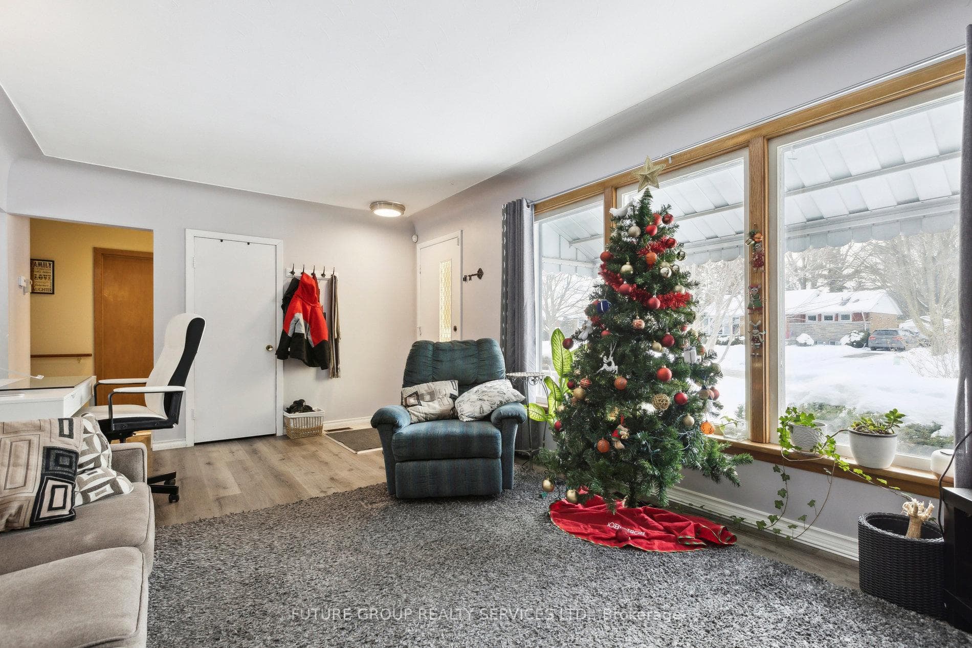 123 Elgin Crescent photo 8