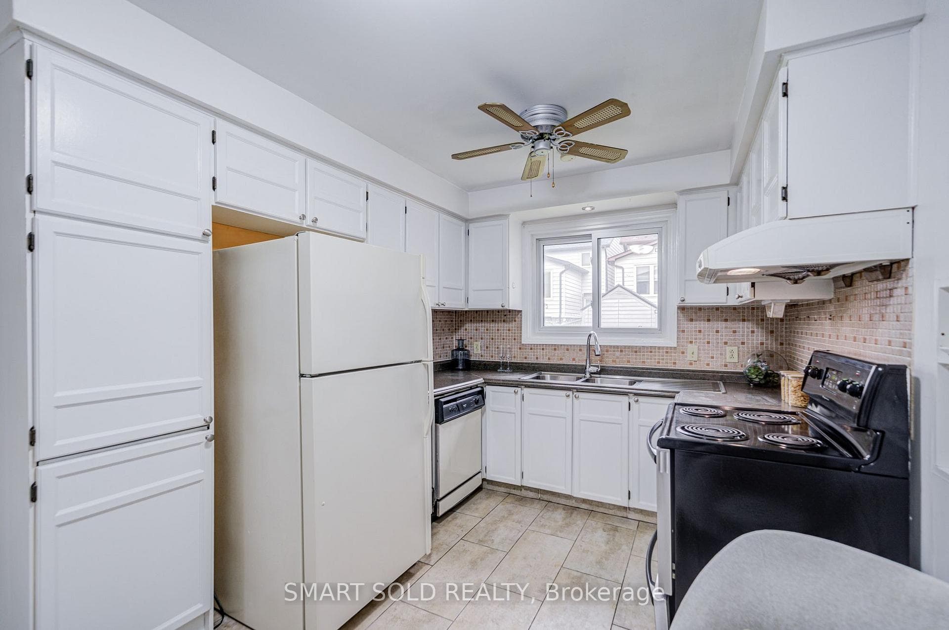837 Queensbridge Drive photo 11