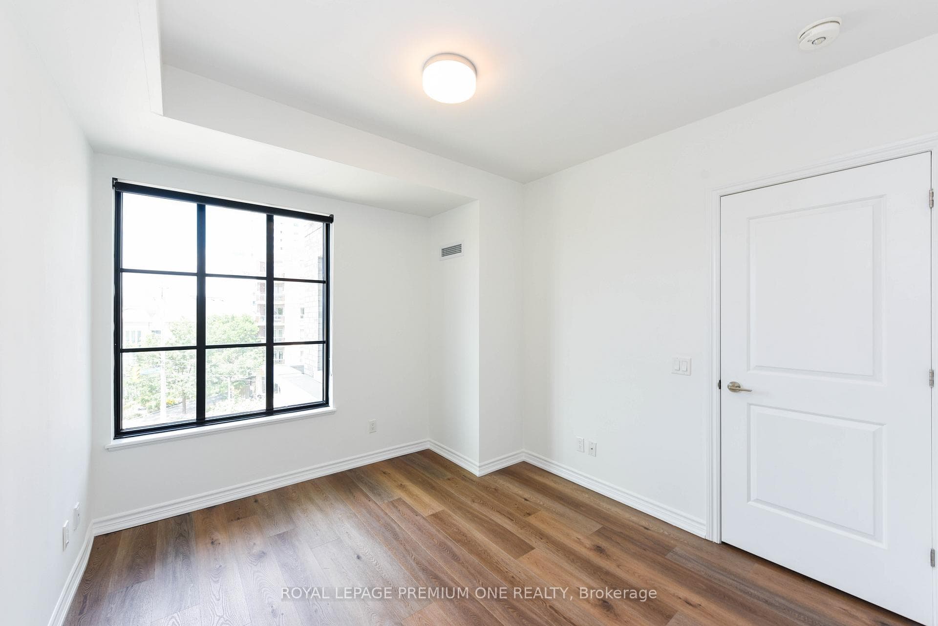 571 Prince Edward Drive Unit 409 photo 16