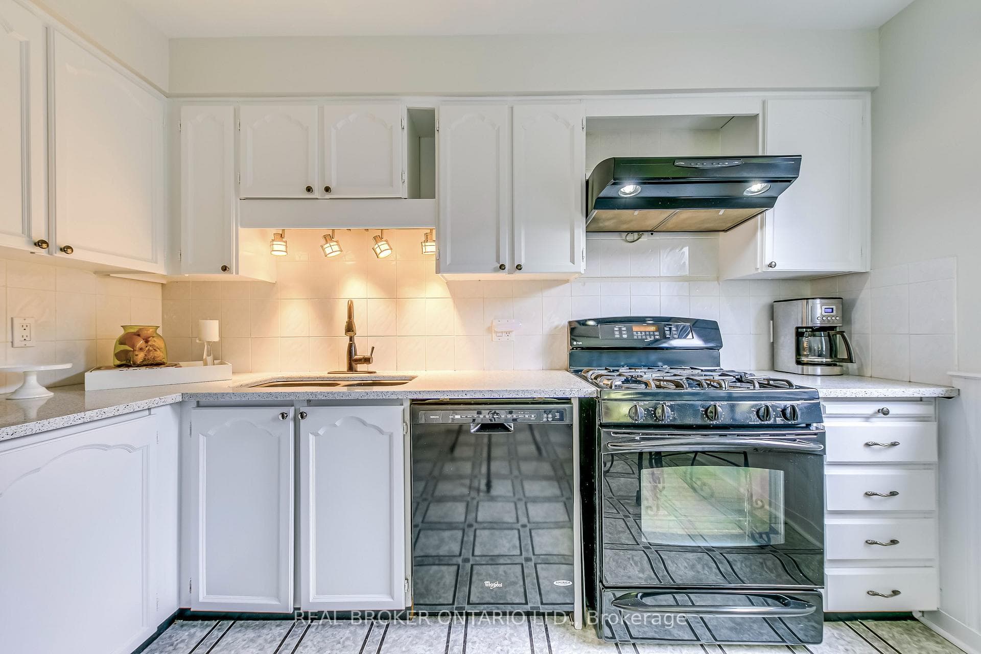 20 Mineola Road Unit 52 photo 11