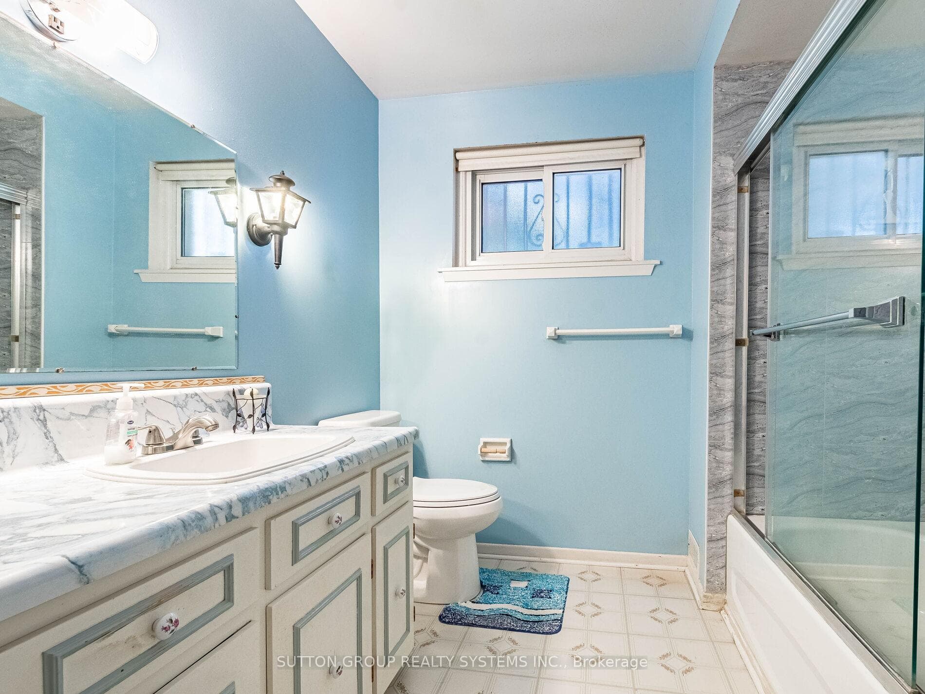 8 Dearbourne Boulevard photo 34