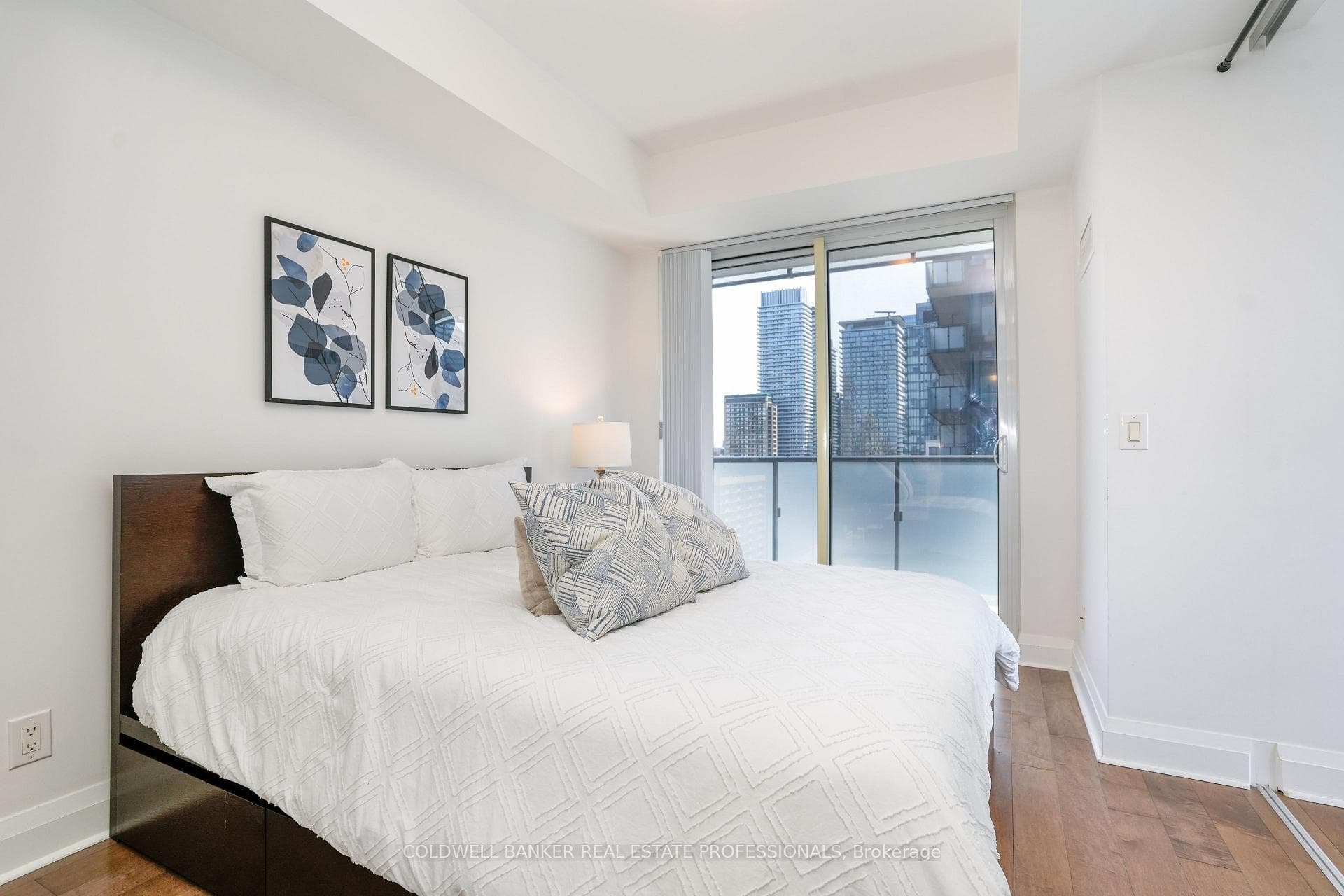 65 St Mary Street Unit 2202 photo 13
