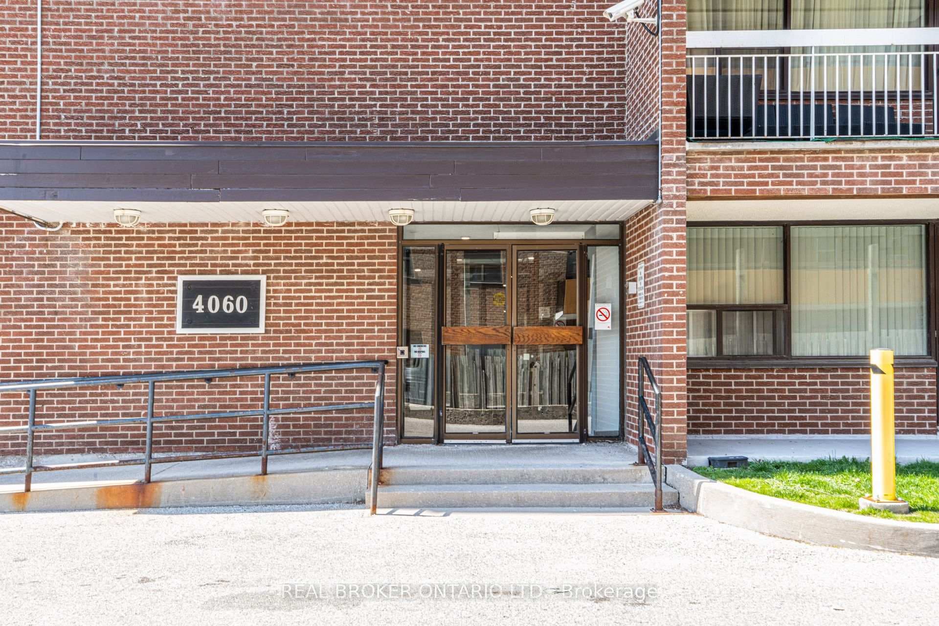 4060 Lawrence Avenue Unit 402 photo 23