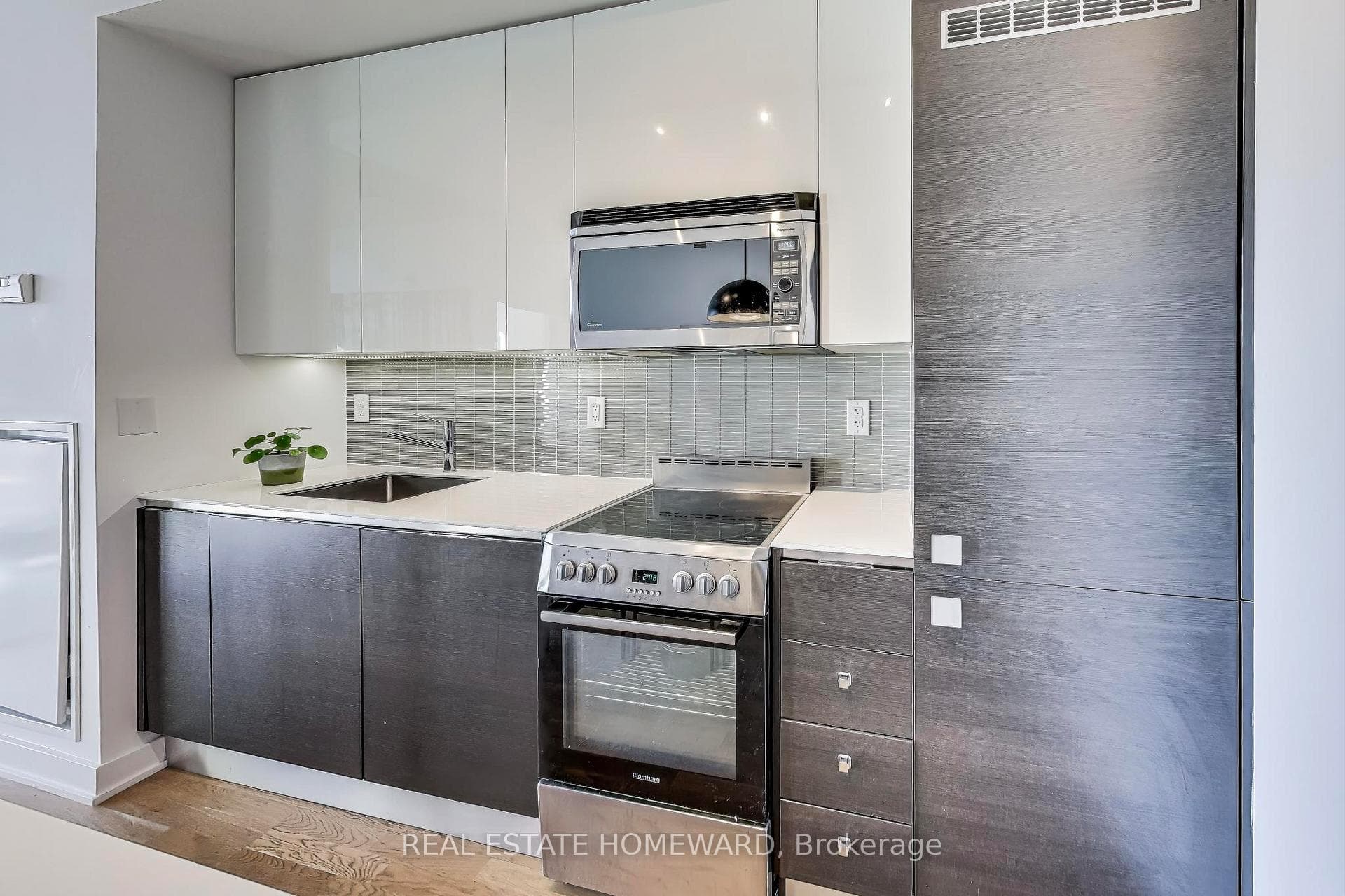 8 Dovercourt Road Unit 1005 photo 11