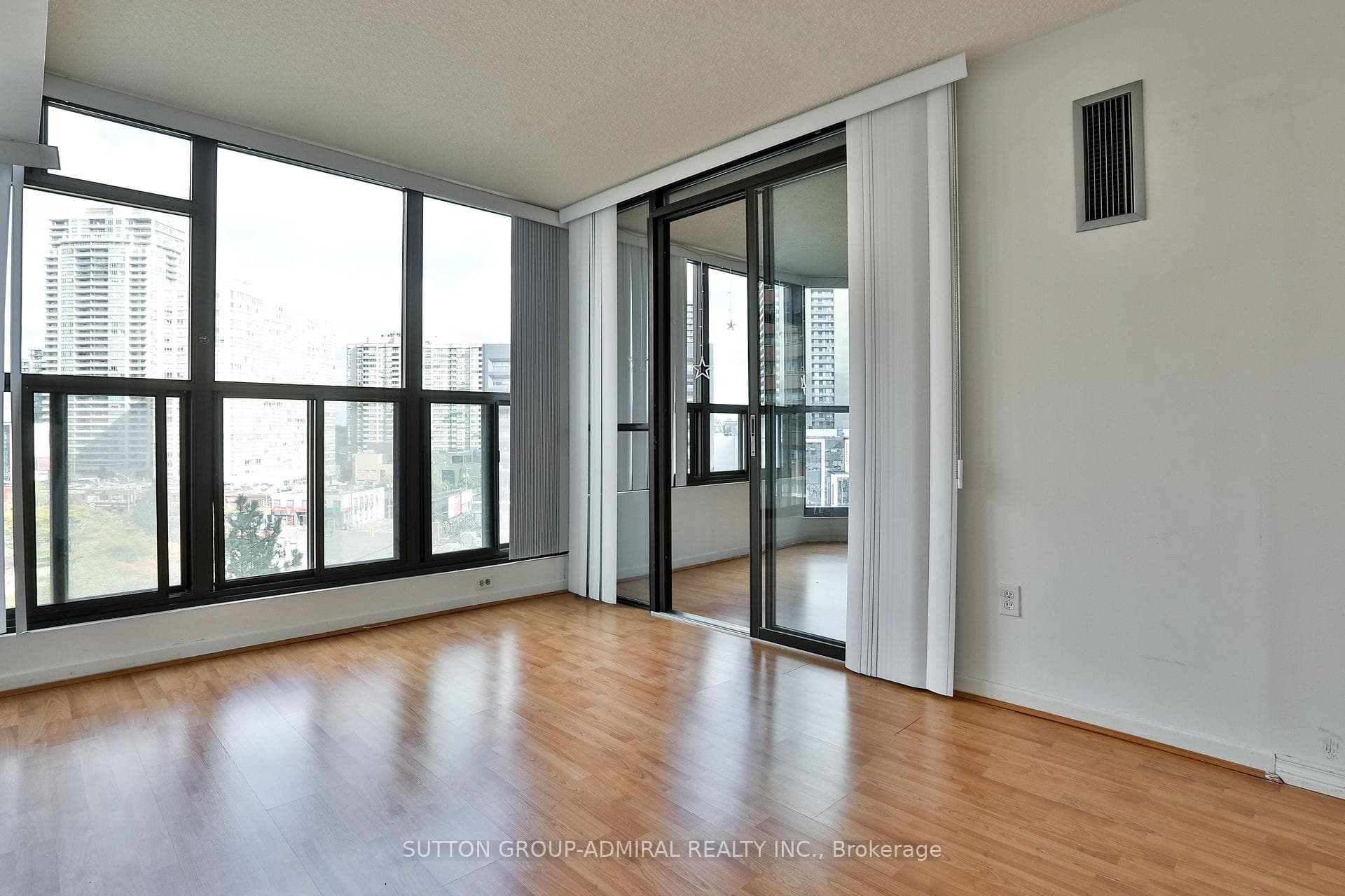 33 Elmhurst Avenue Unit 803 photo 10