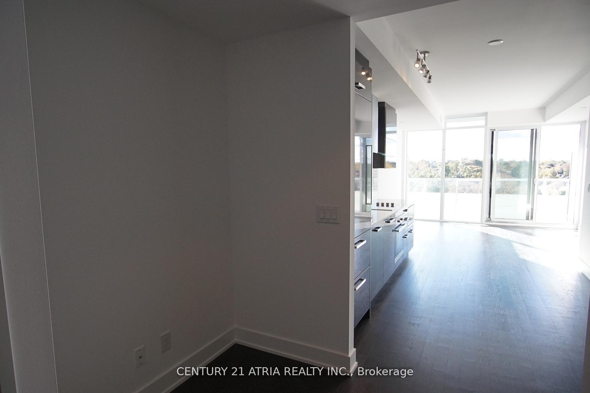 3018 Yonge Street Unit 816 photo 3
