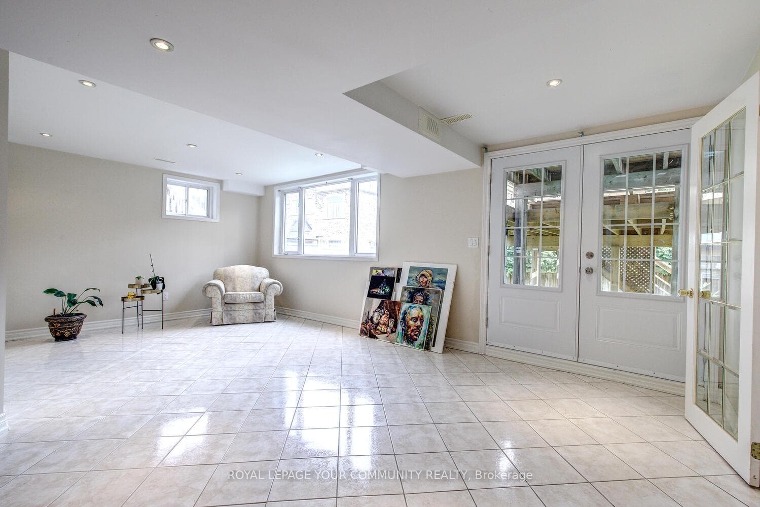 222 Chayna Crescent photo 34