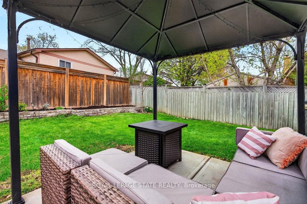 2233 Melissa Crescent photo 40