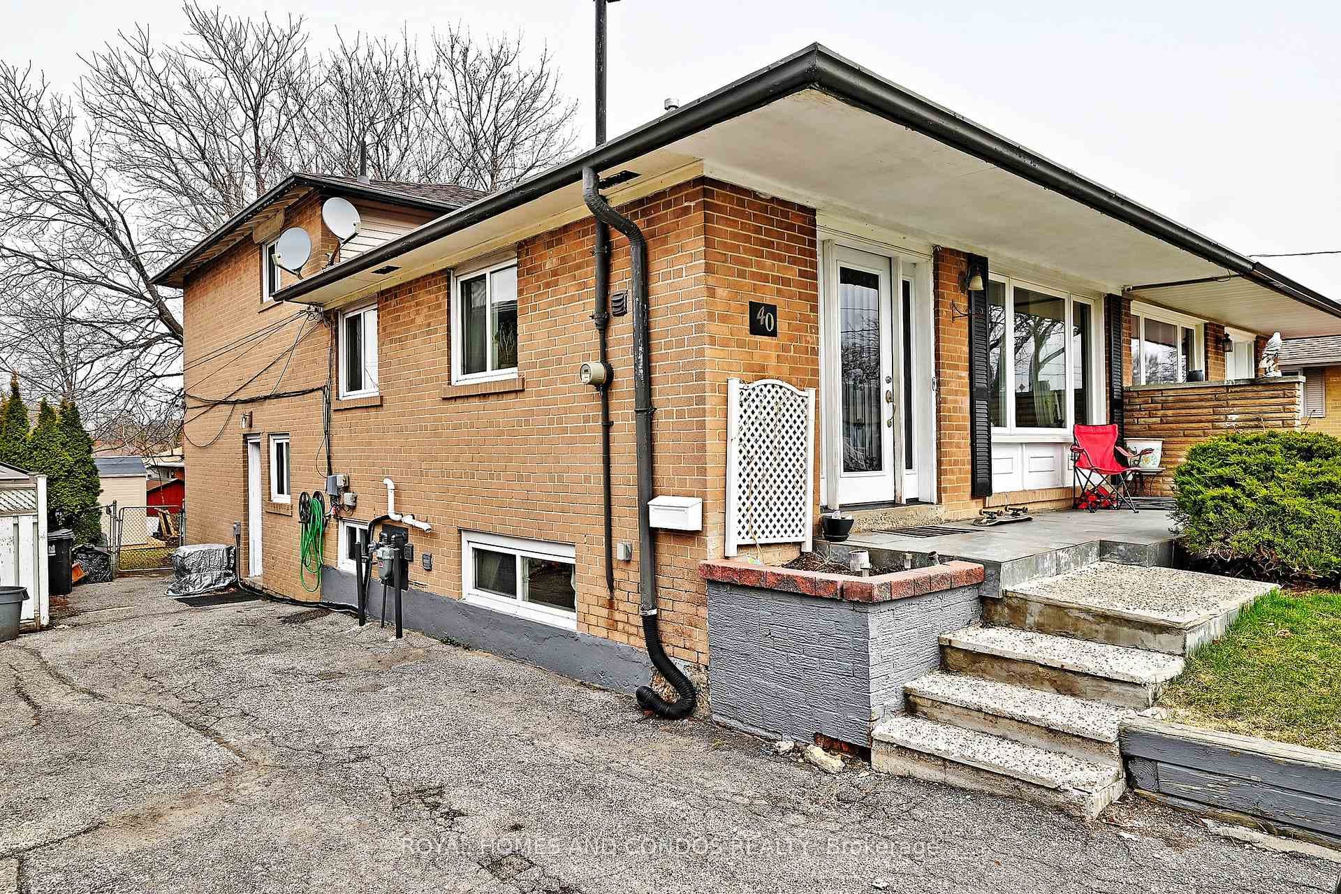 40 Pender Crescent Unit Lower photo 2