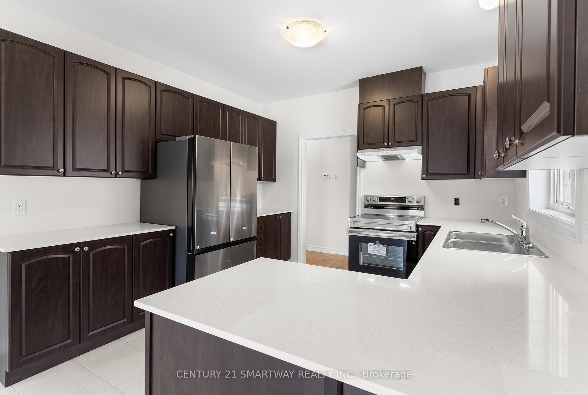 40 HUNTSWORTH Avenue photo 16