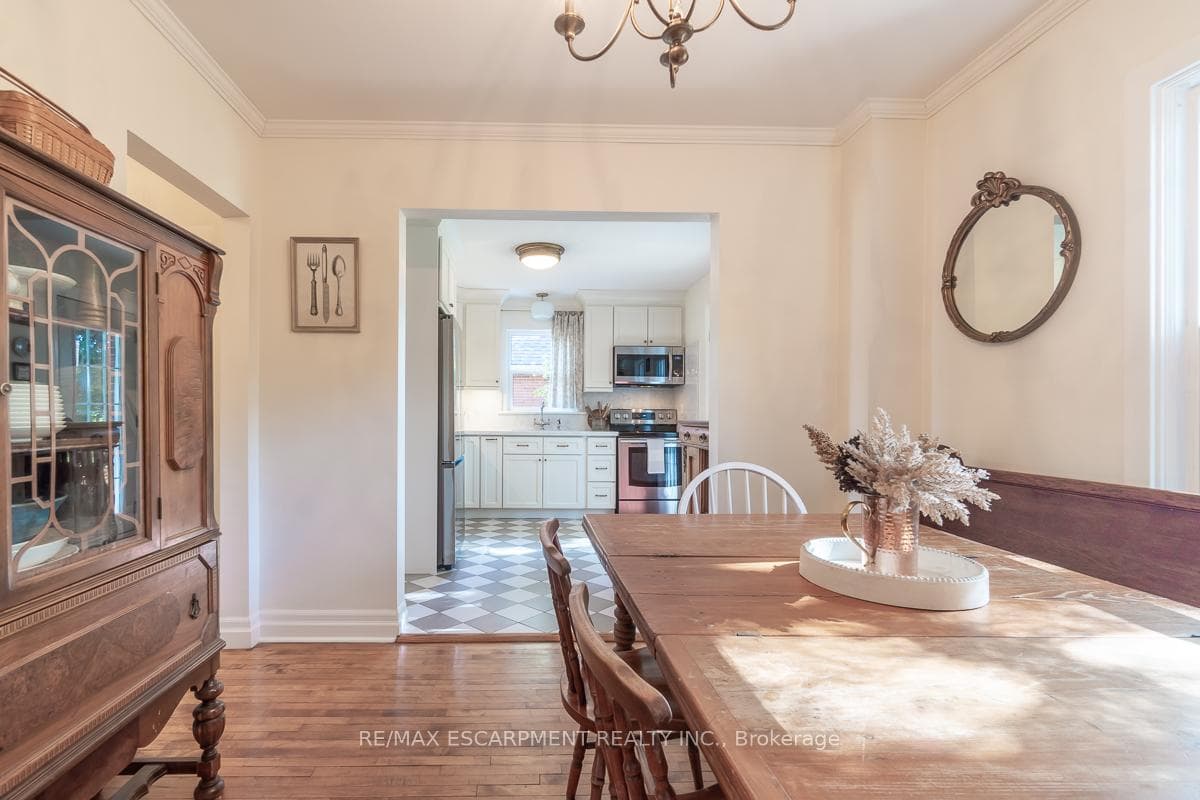 94 Queensdale Avenue photo 19