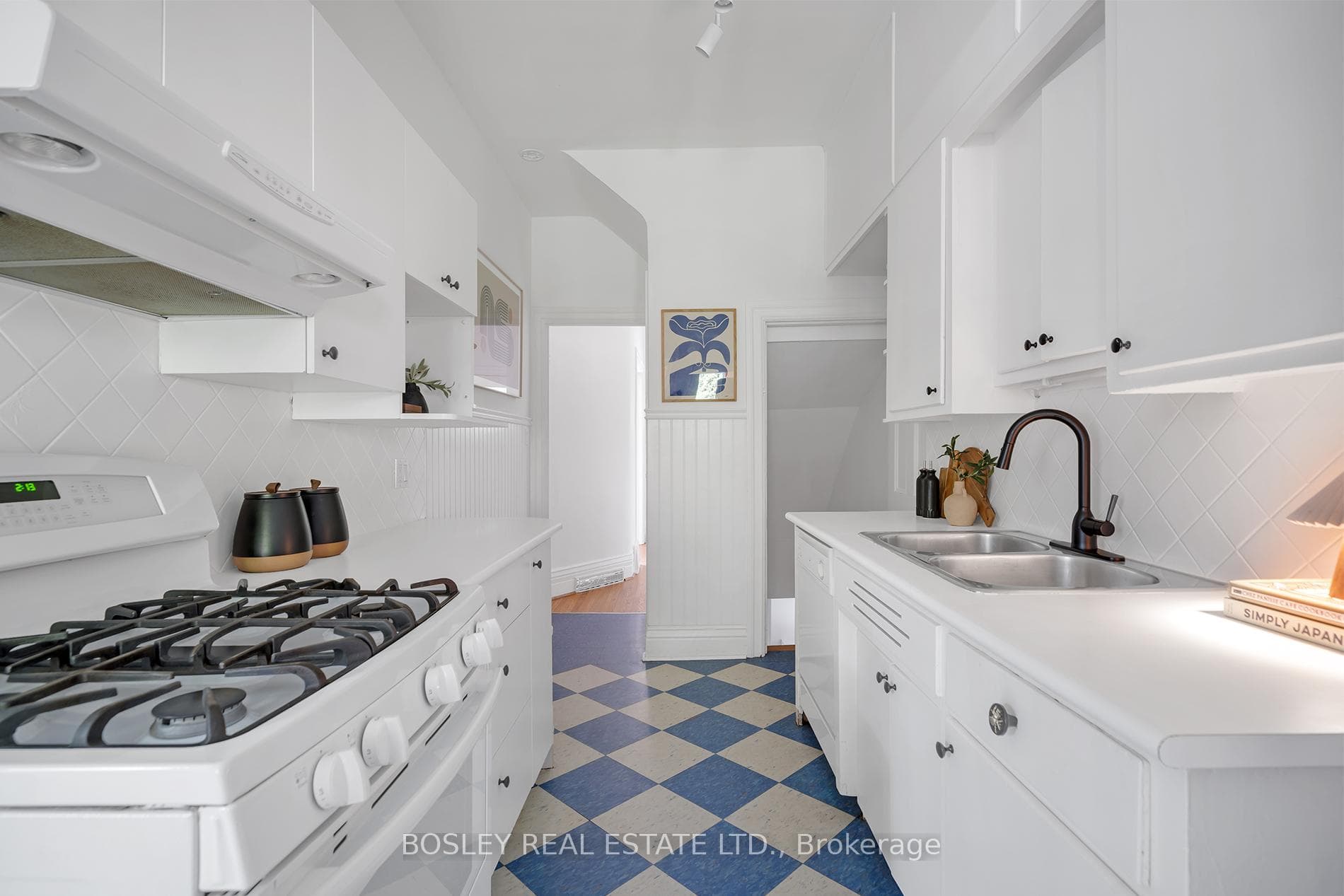 179 Sorauren Avenue photo 13