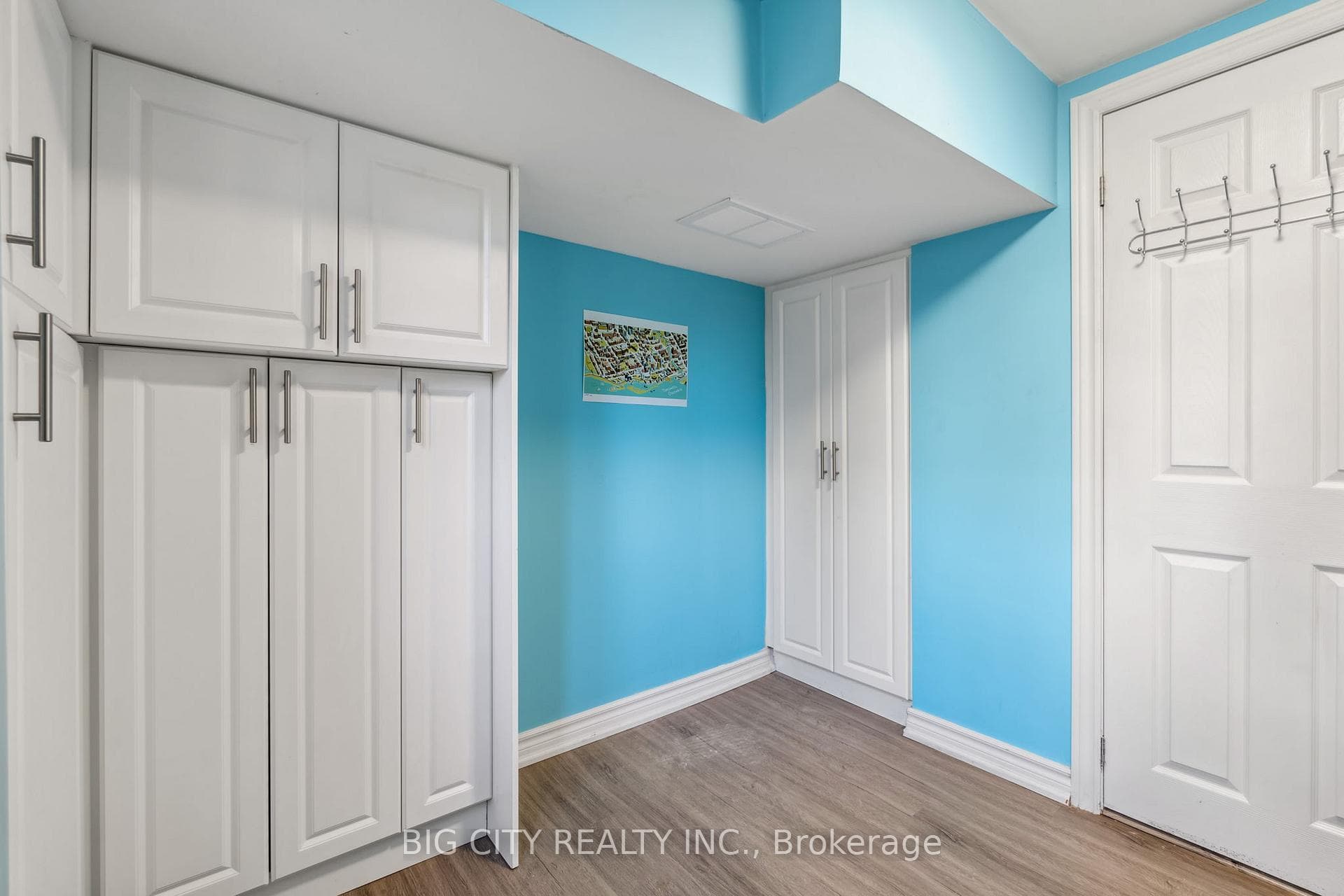 2419 Kennedy Road Unit Lower photo 17