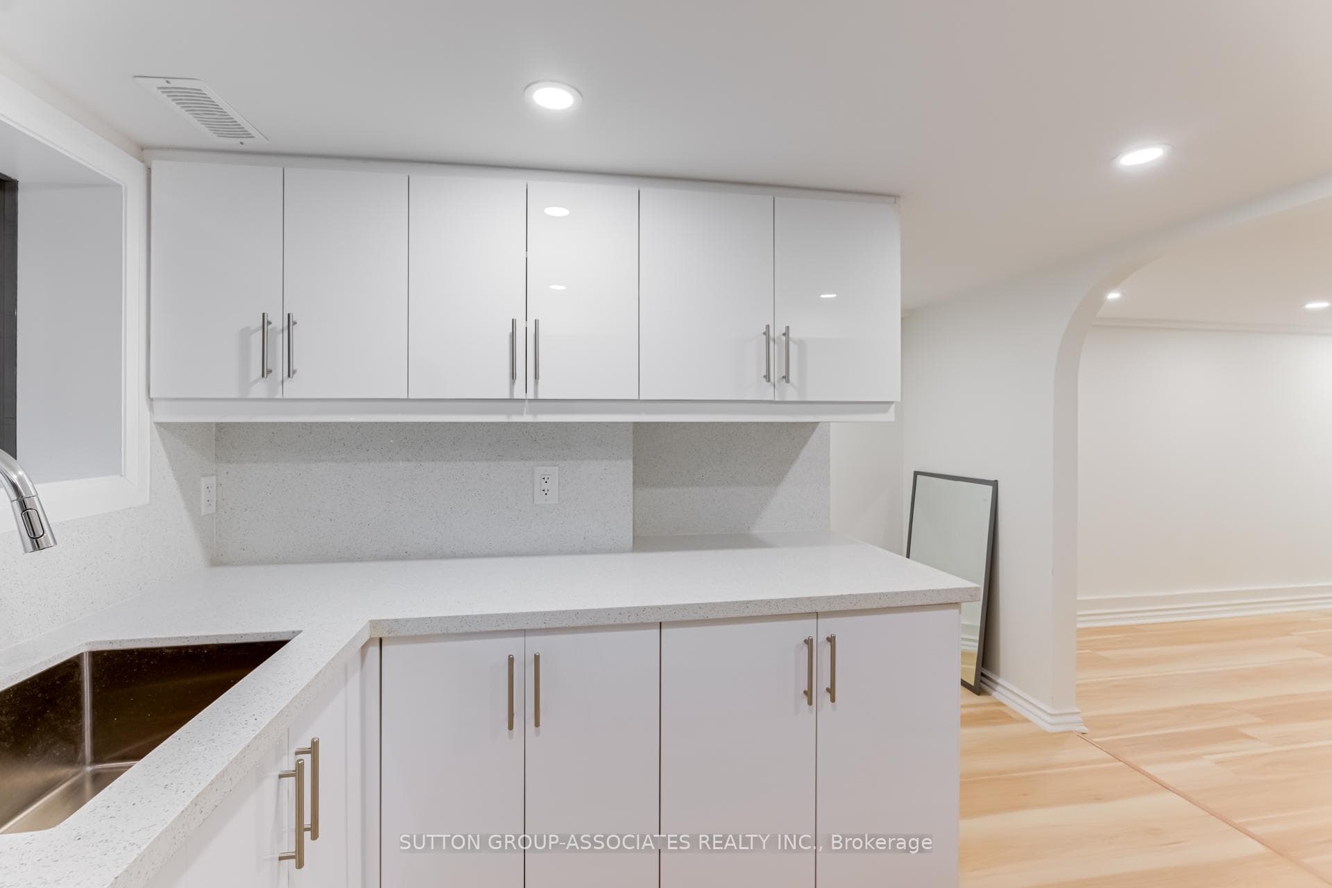 879 Palmerston Avenue Unit Lower photo 6