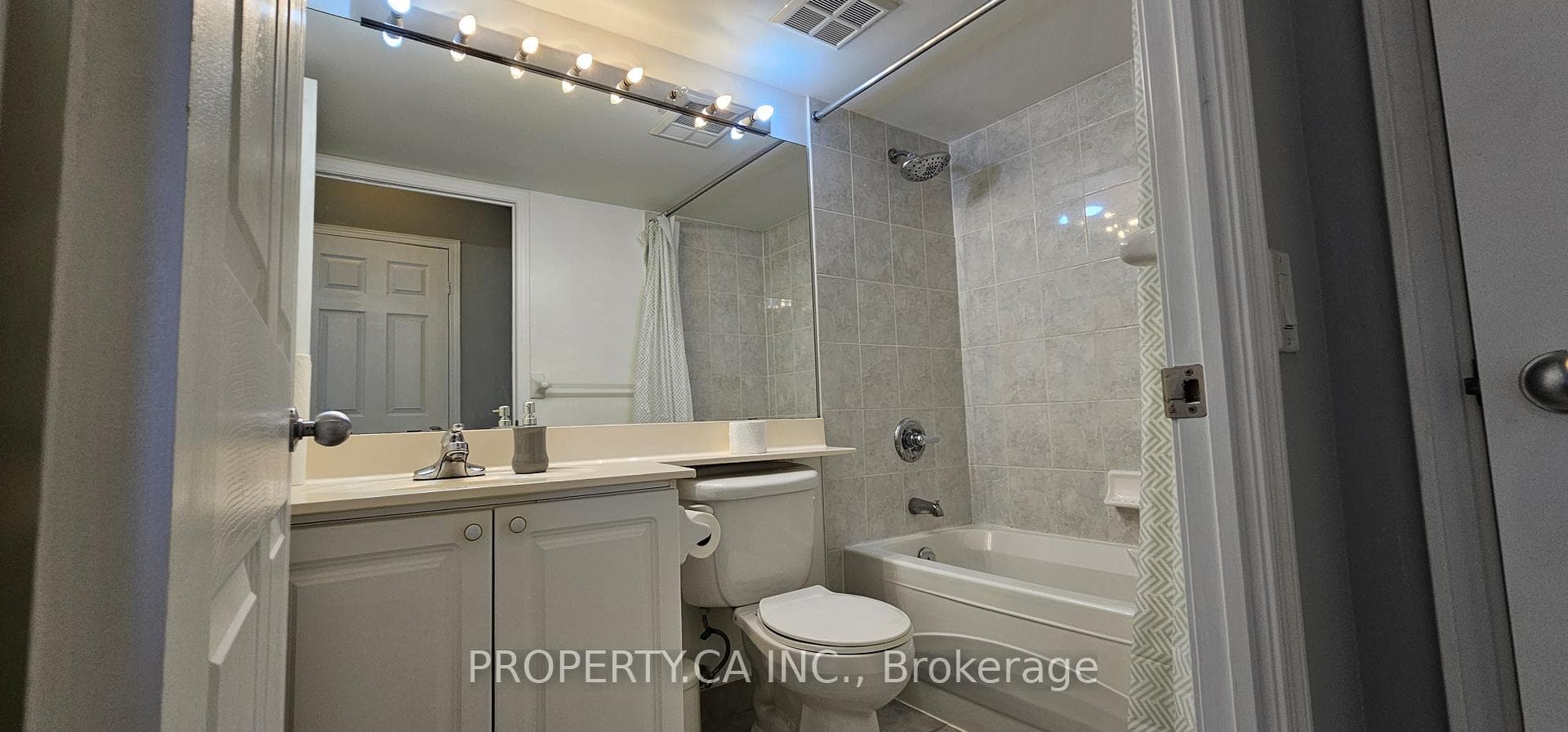 155 Beecroft Road Unit PH209 photo 4